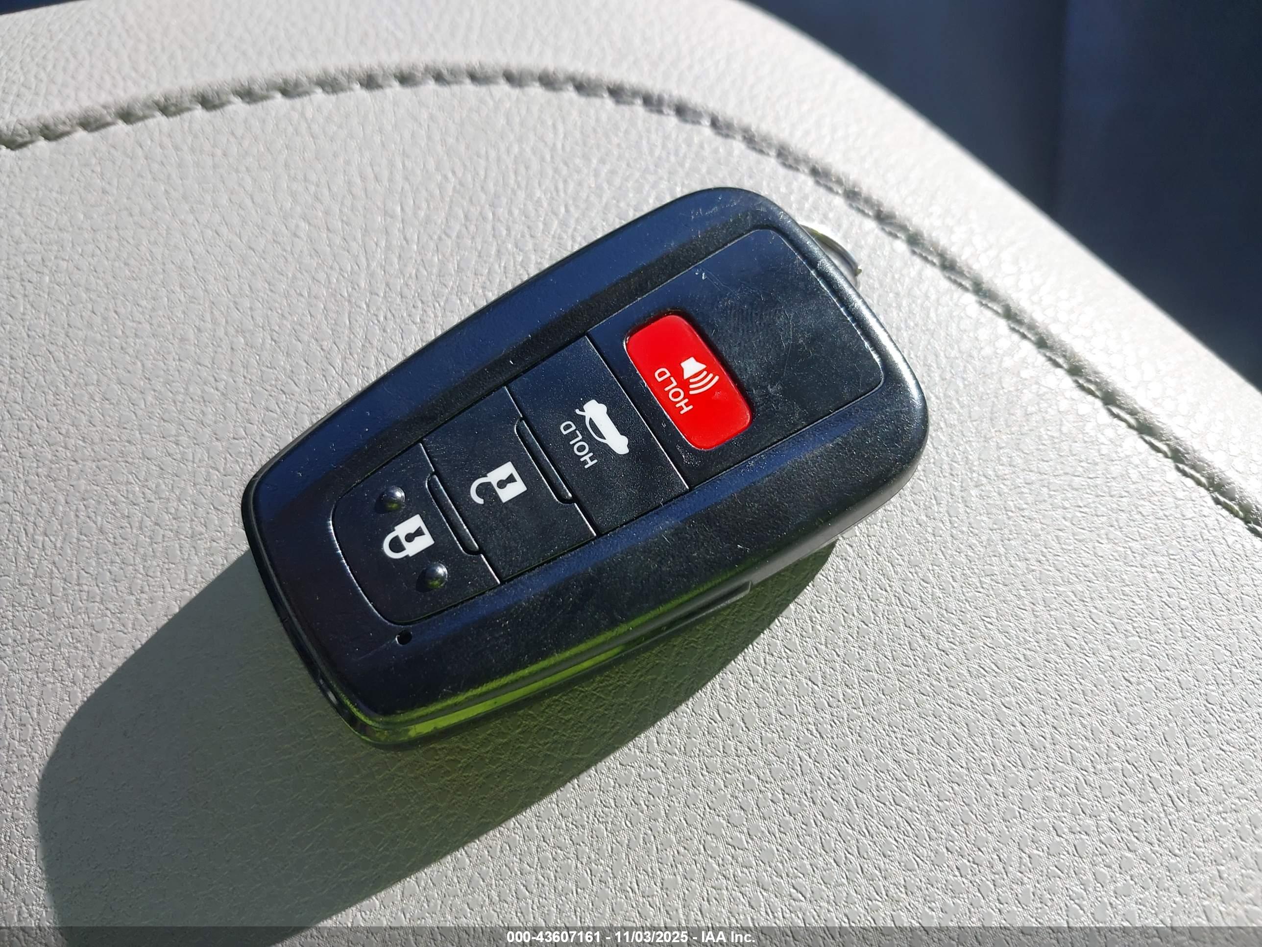 TOYOTA CAMRY image 11