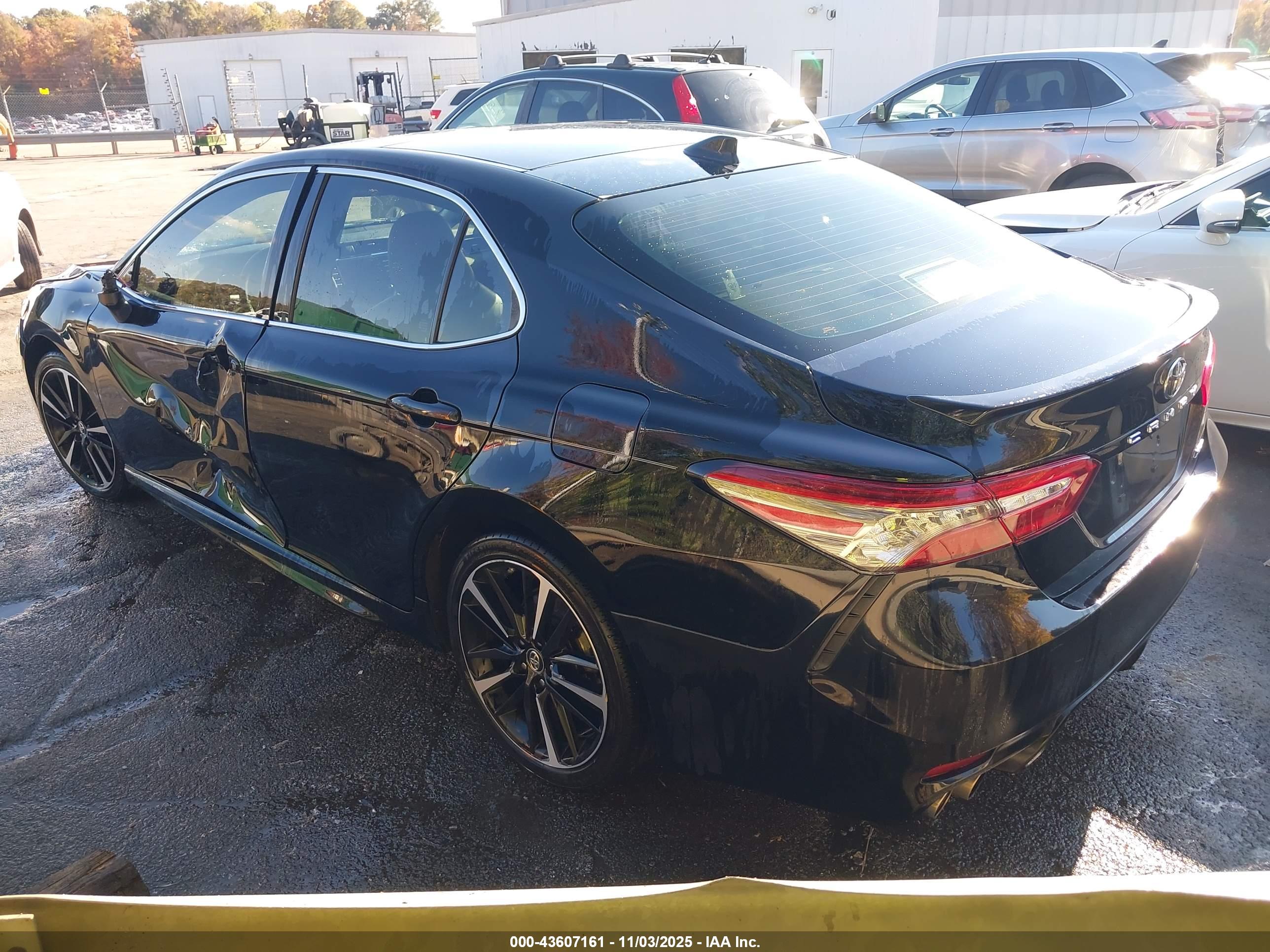 TOYOTA CAMRY image 3