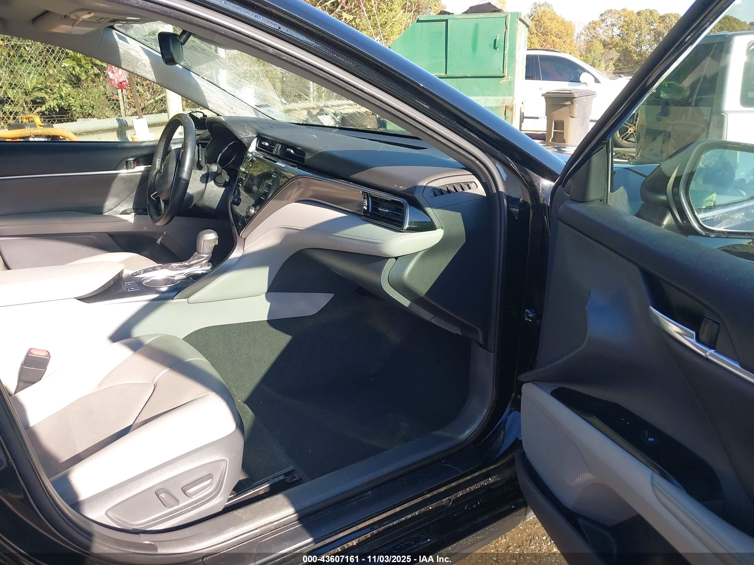 TOYOTA CAMRY image 5