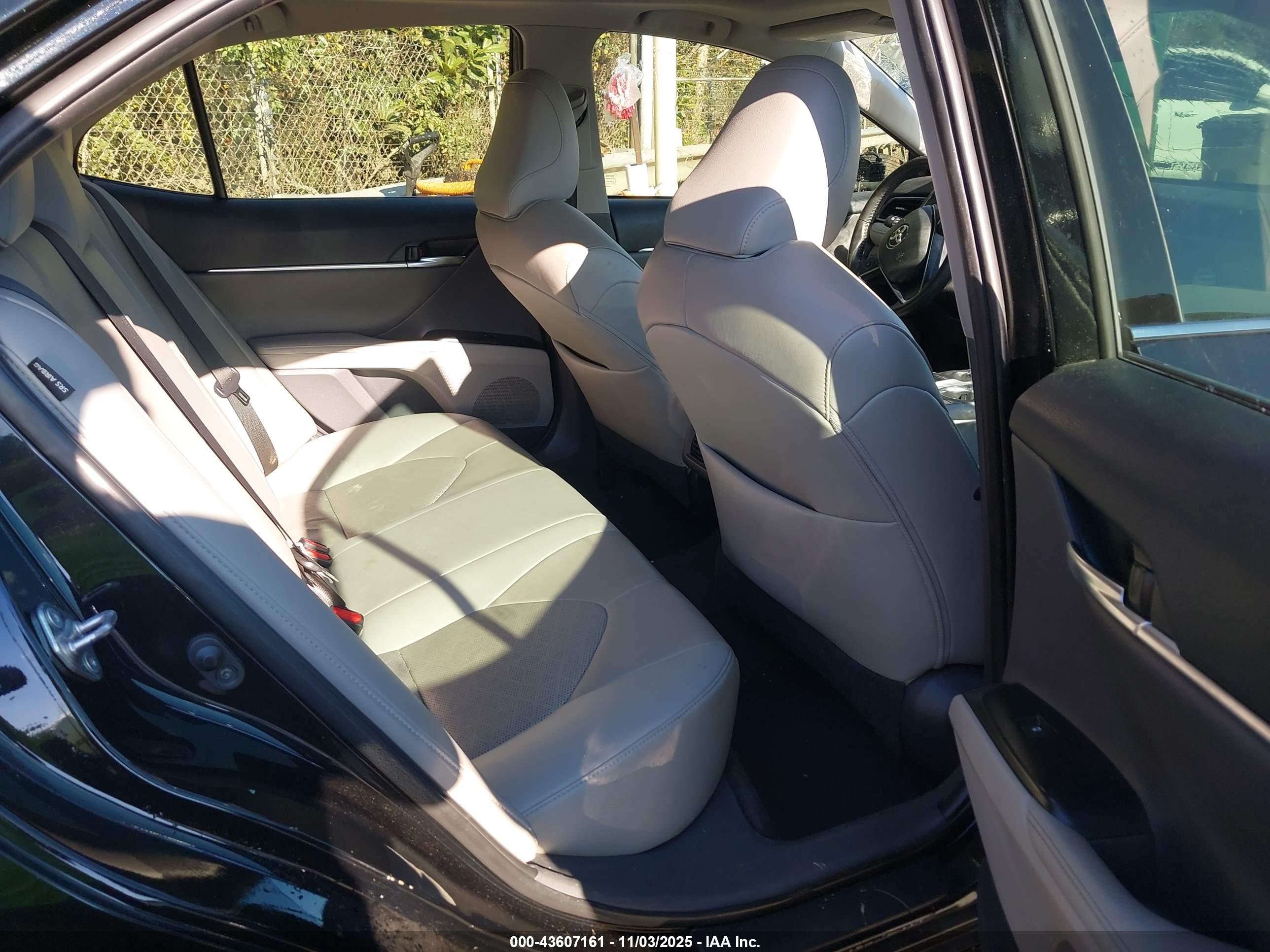 TOYOTA CAMRY image 8