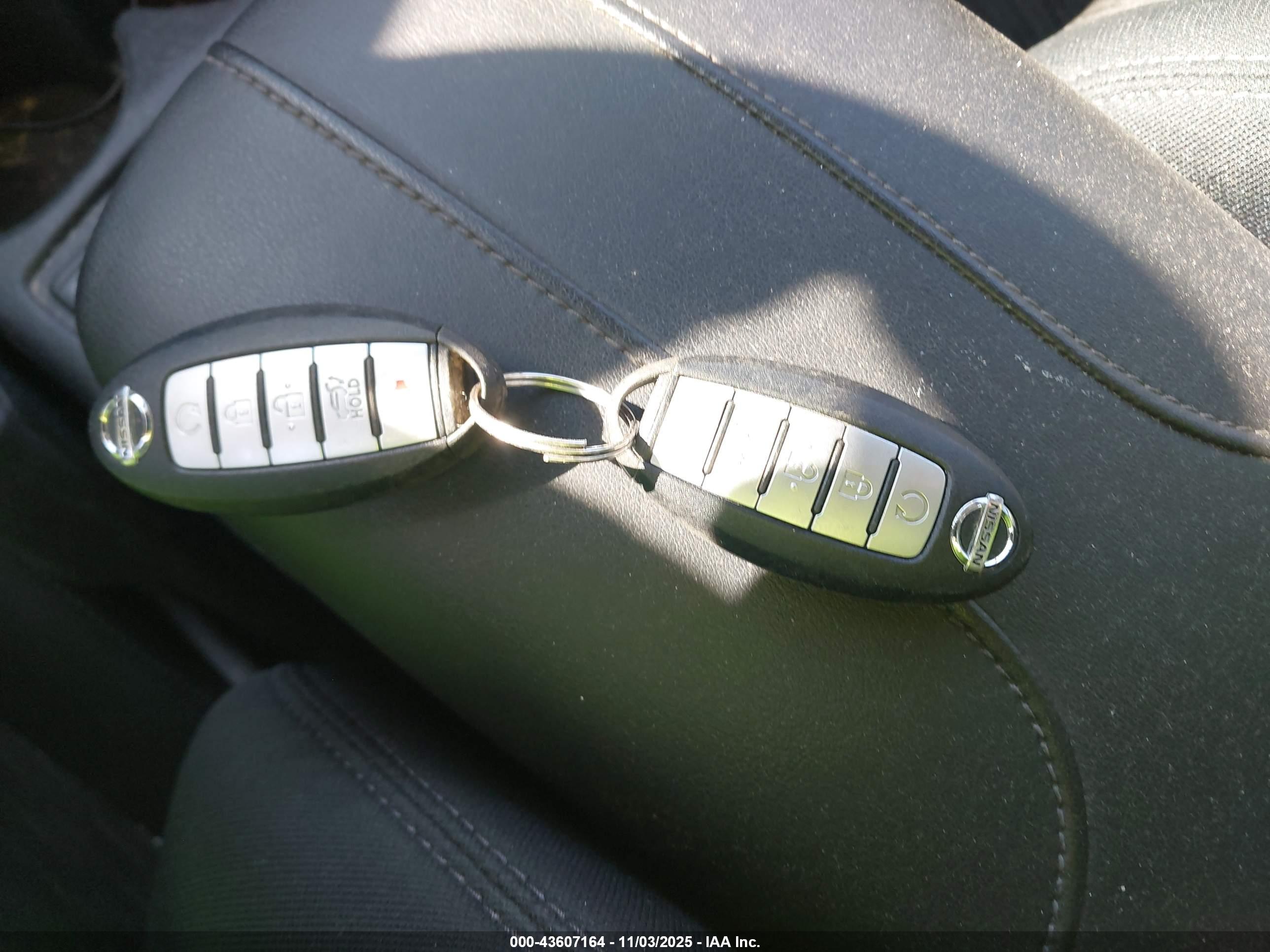 NISSAN ROGUE image 11