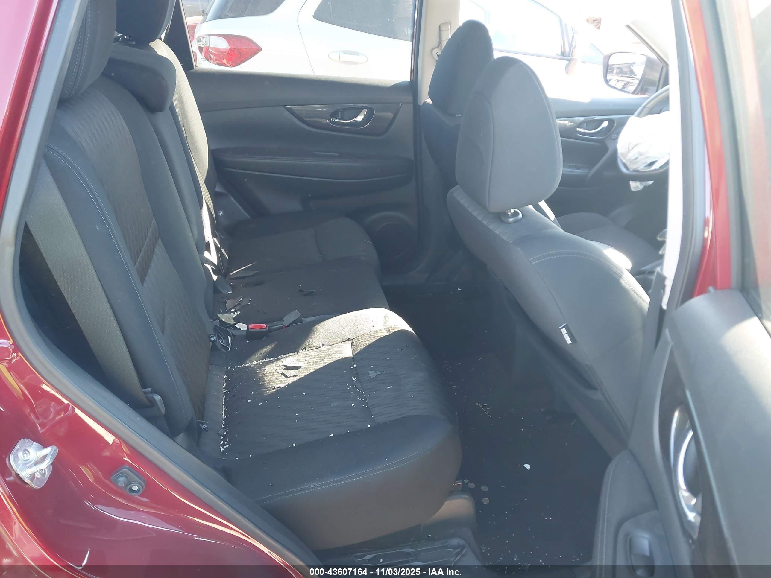 NISSAN ROGUE image 8