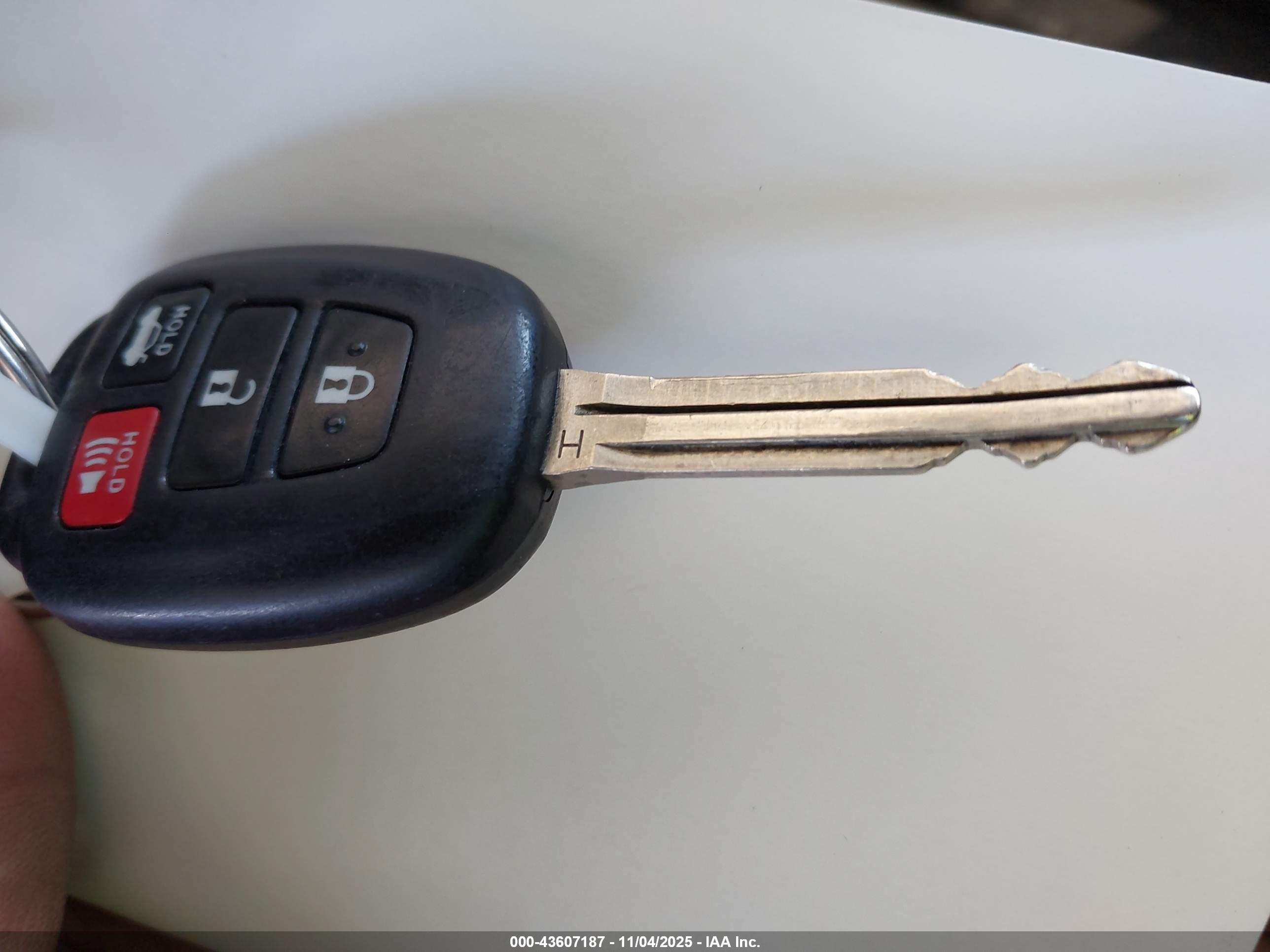 TOYOTA COROLLA image 11