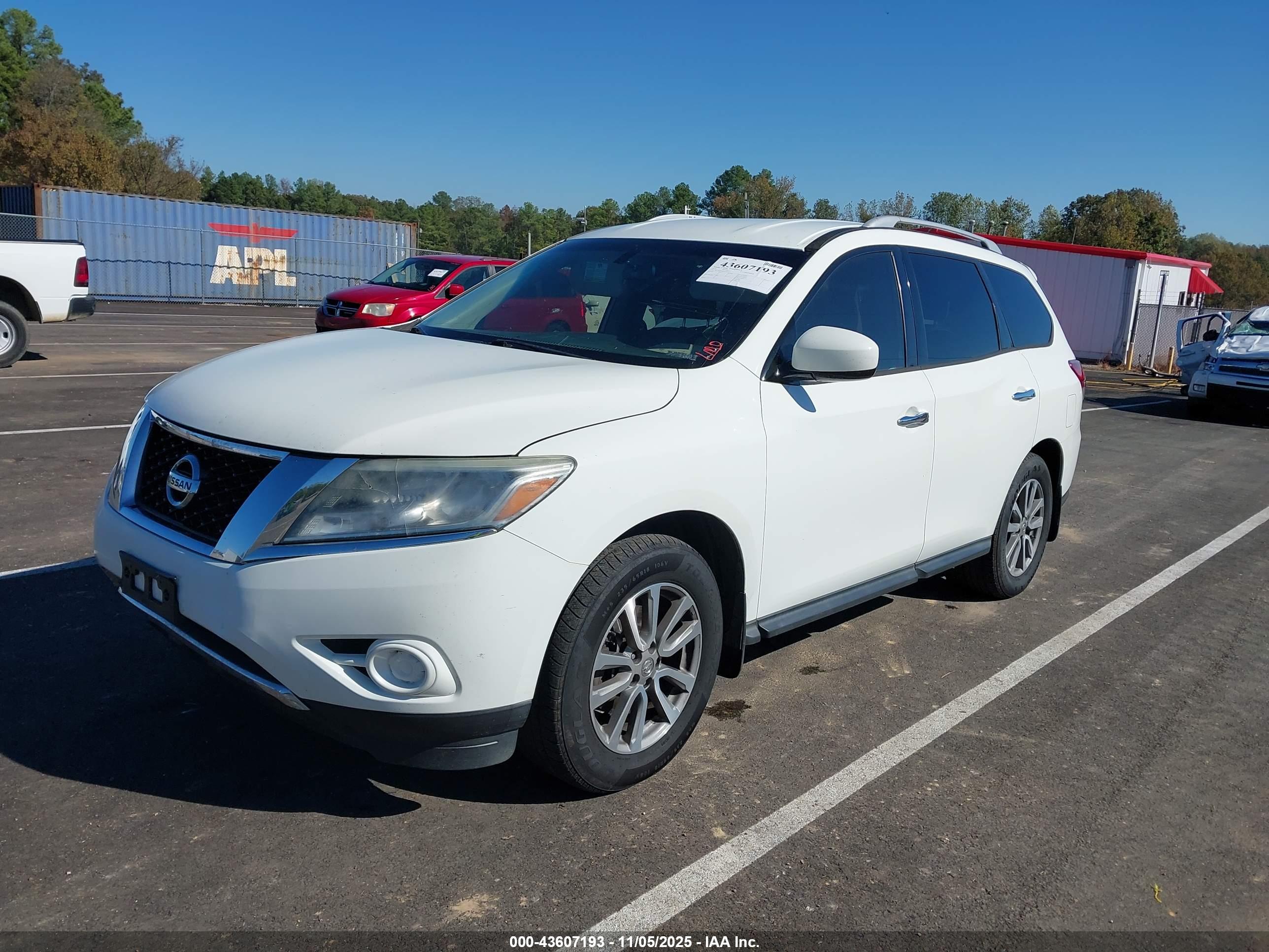 NISSAN PATHFINDER image 2
