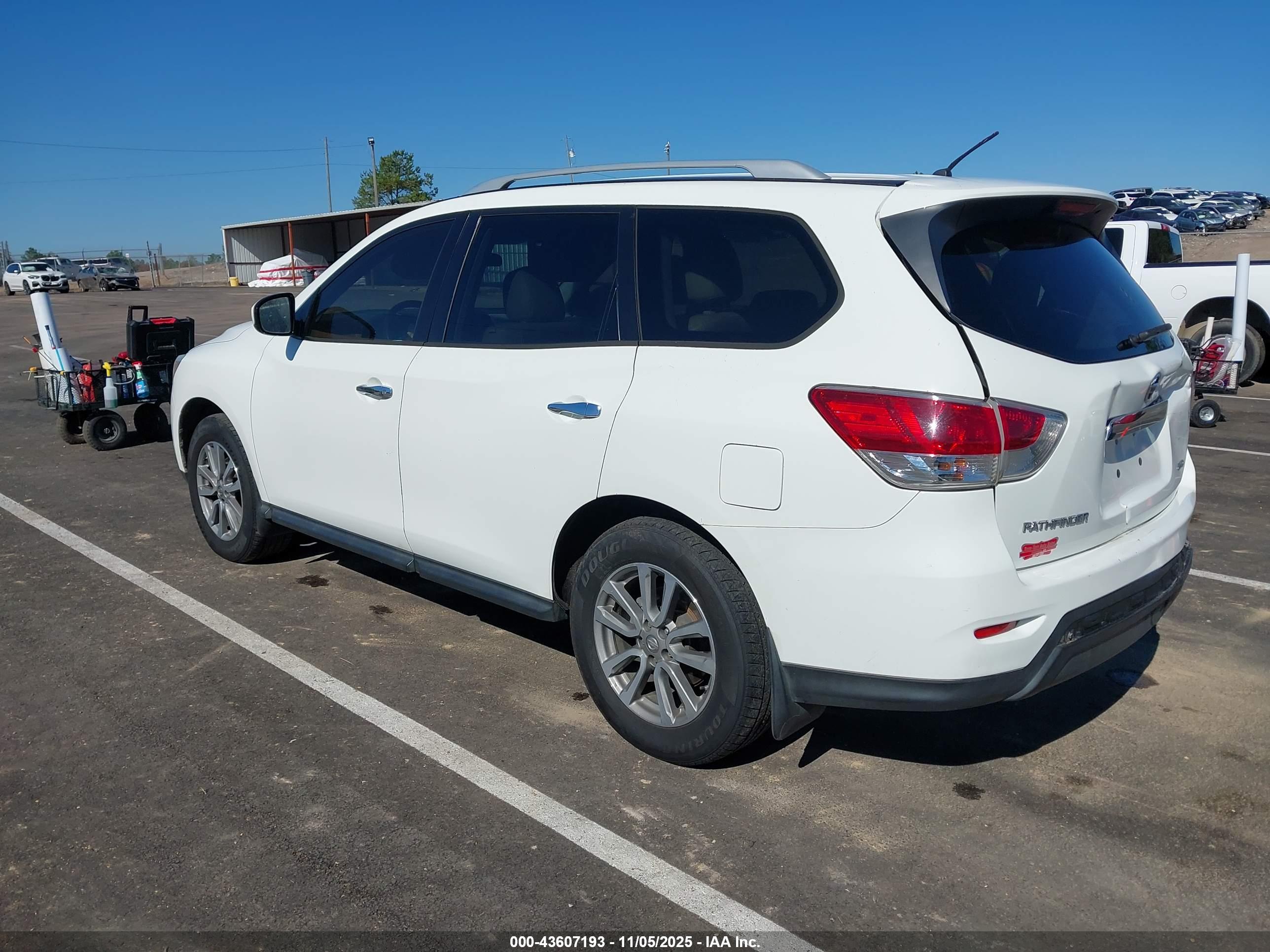 NISSAN PATHFINDER image 3