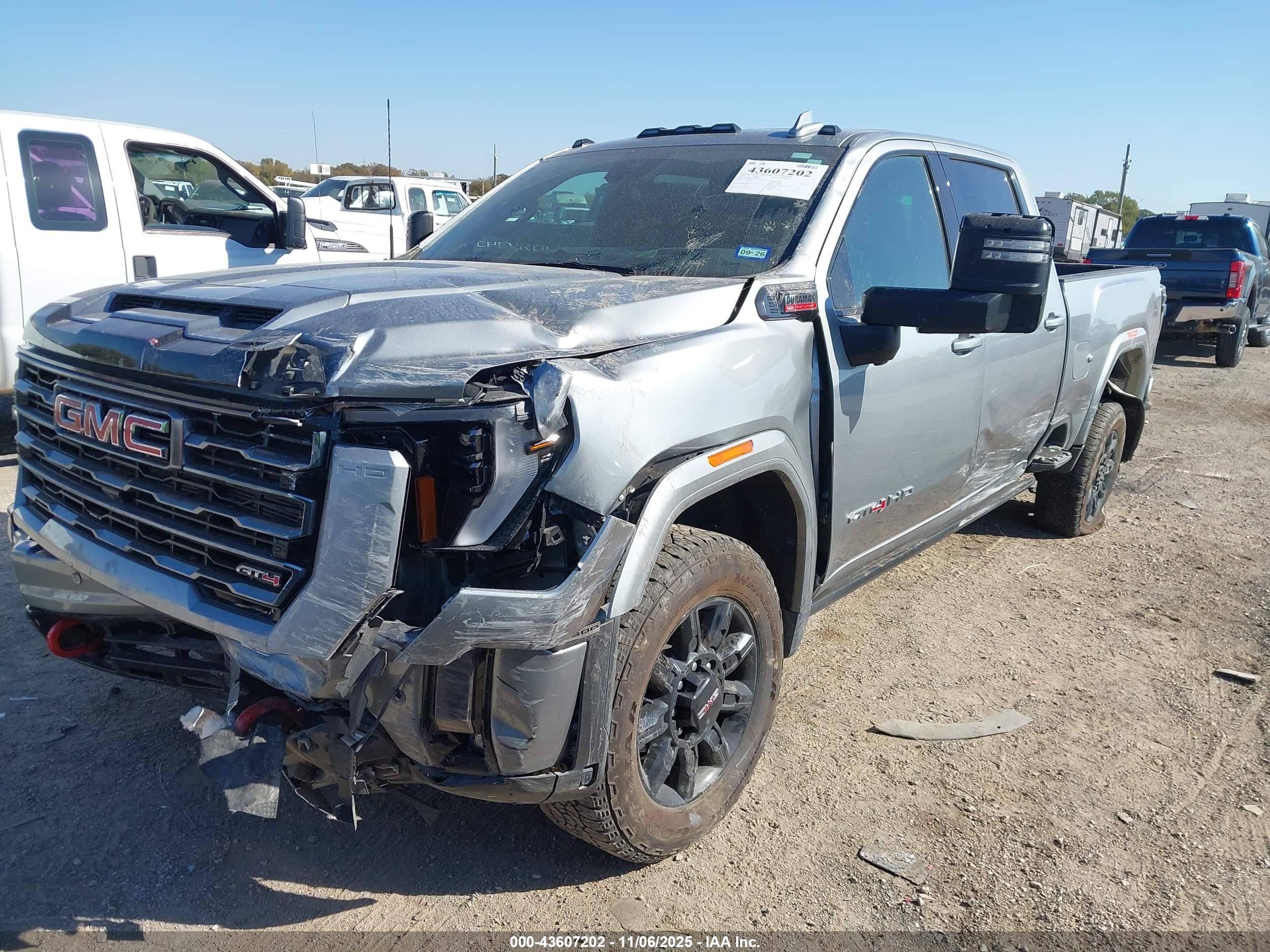 GMC SIERRA image 2