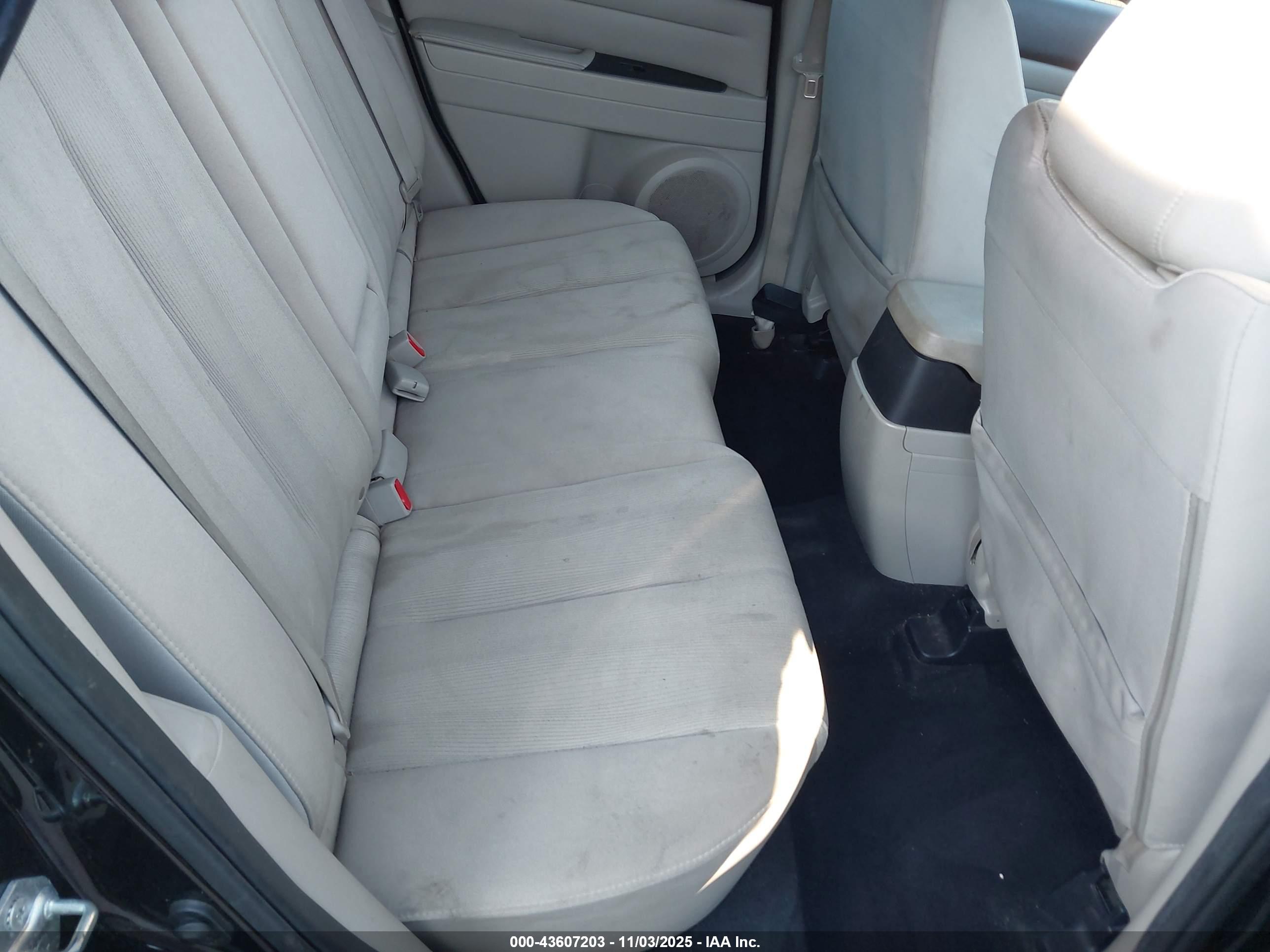 MAZDA CX-7 image 8