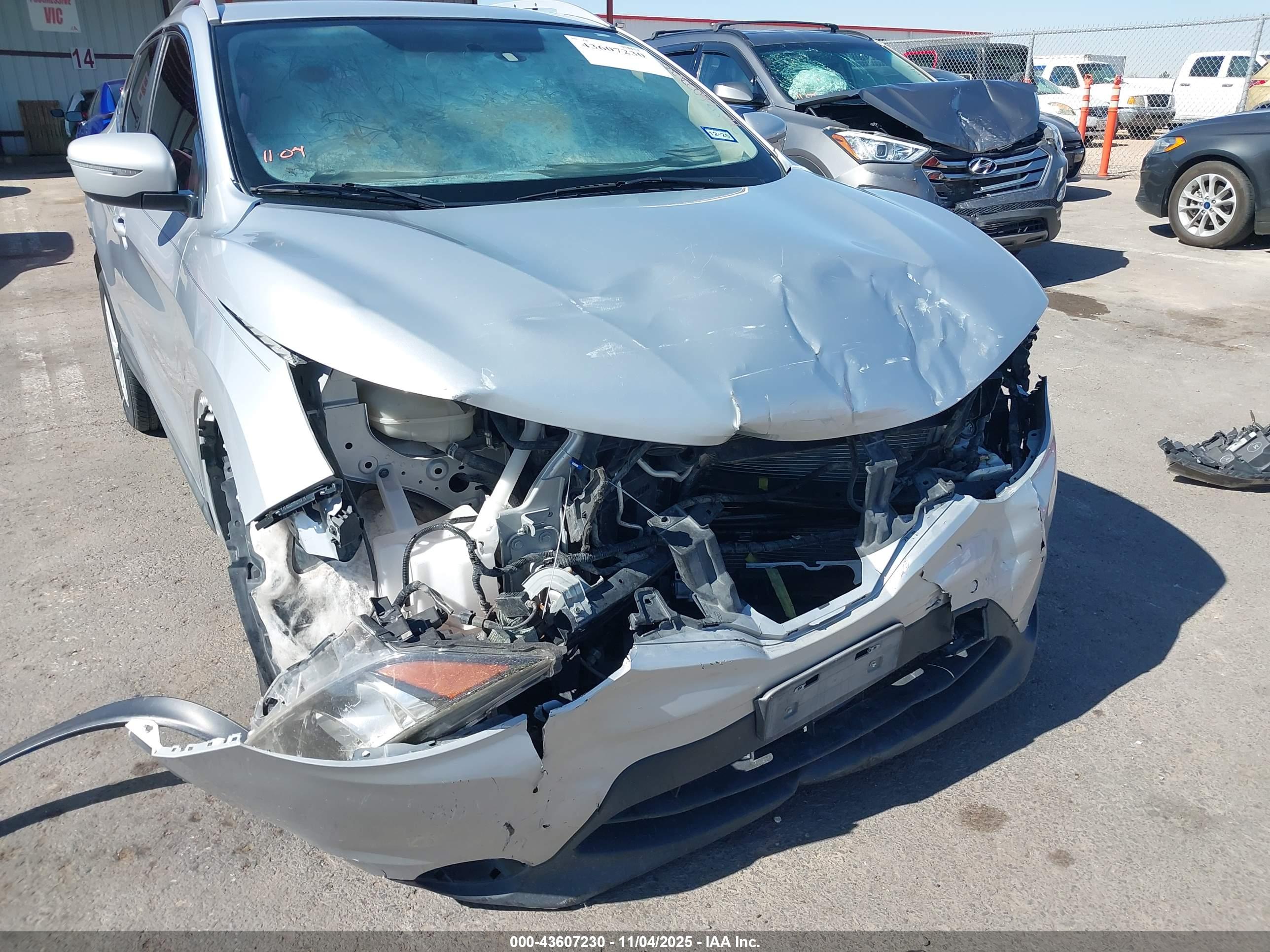 NISSAN ROGUE image 6