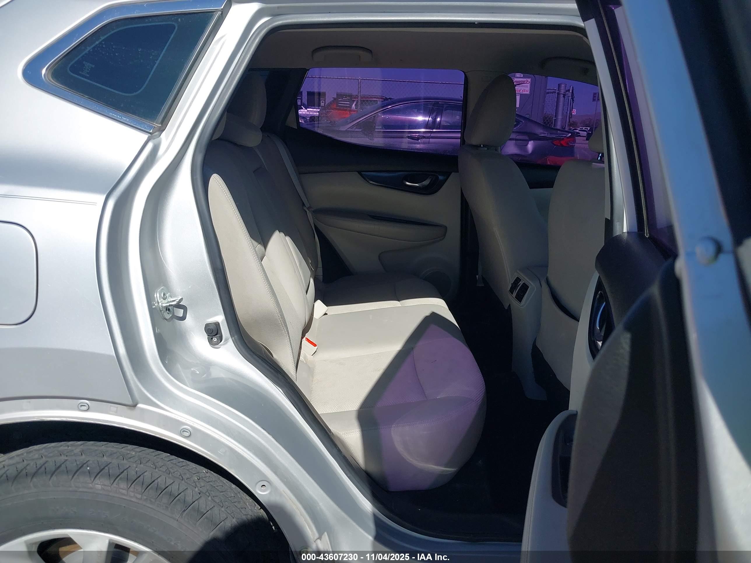 NISSAN ROGUE image 8