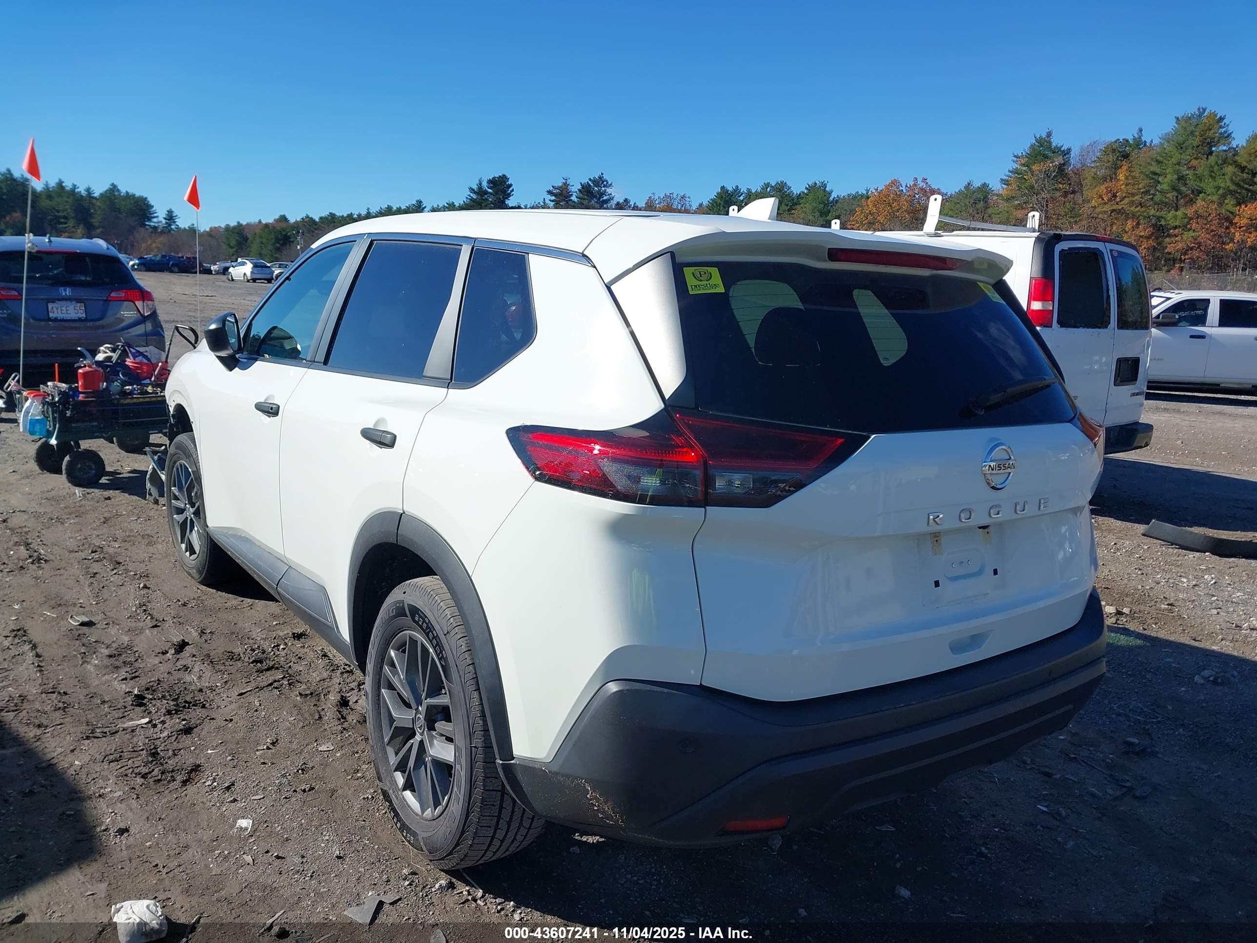 NISSAN ROGUE image 3