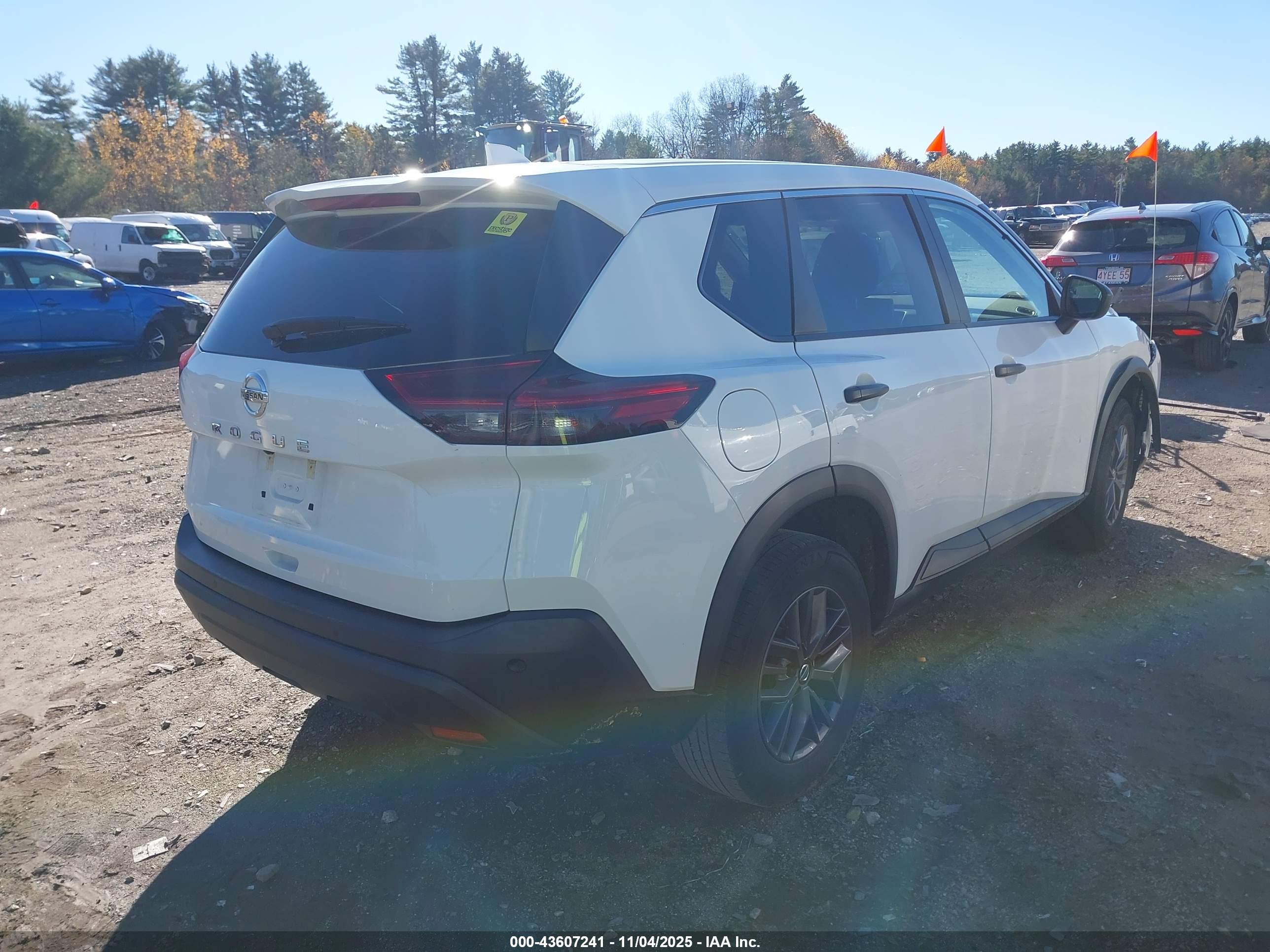 NISSAN ROGUE image 4