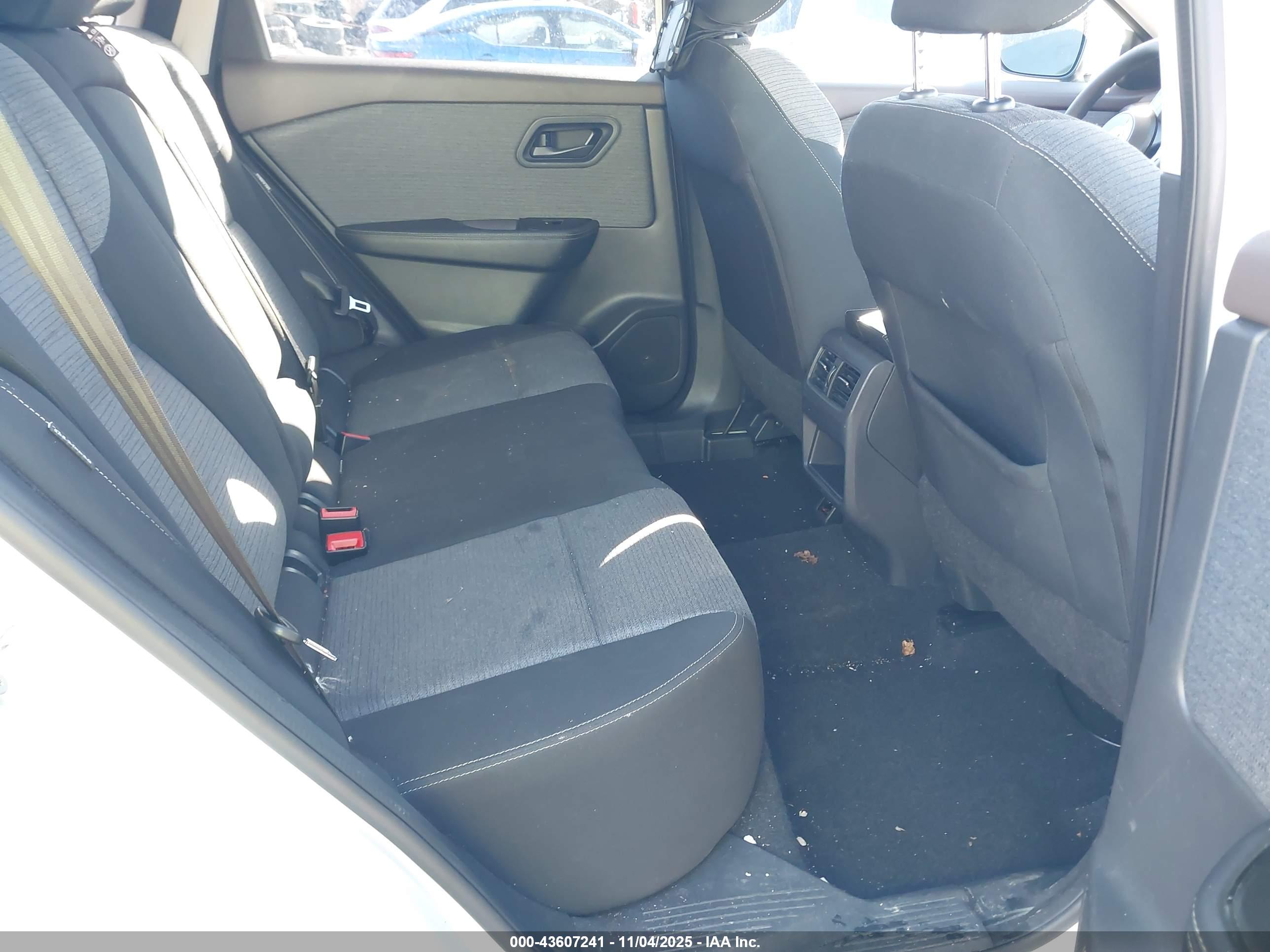NISSAN ROGUE image 8