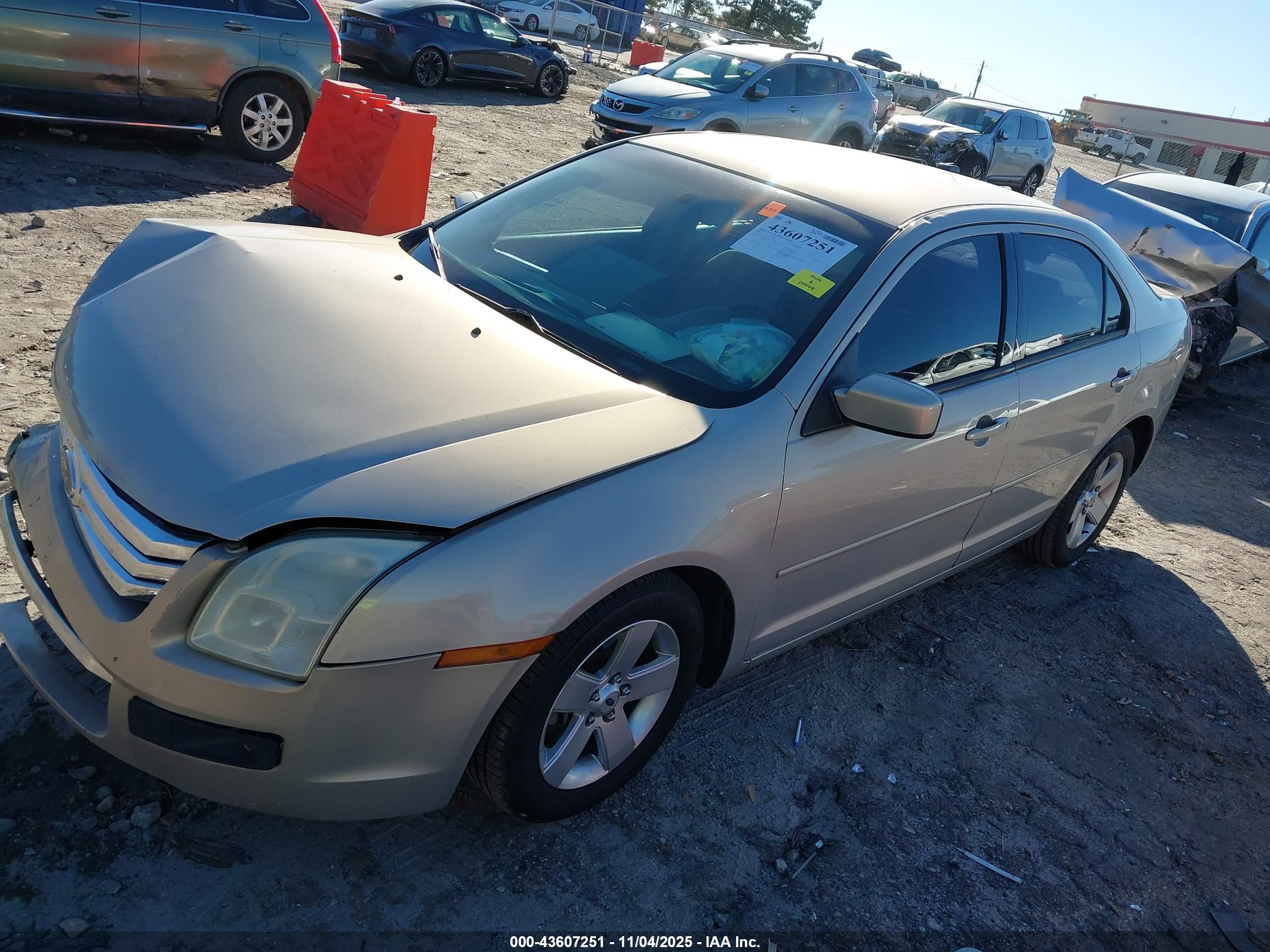 FORD FUSION image 2