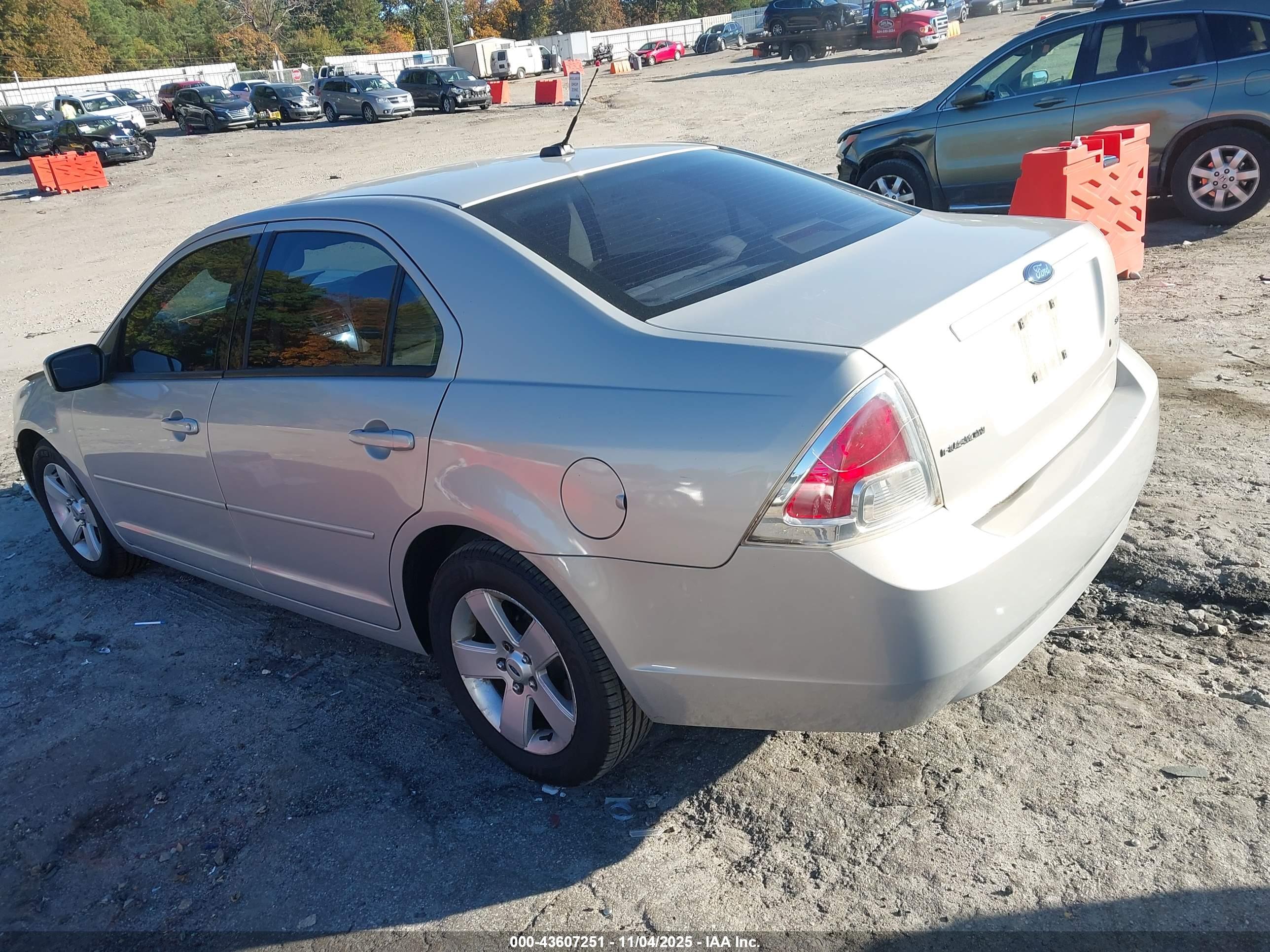 FORD FUSION image 3
