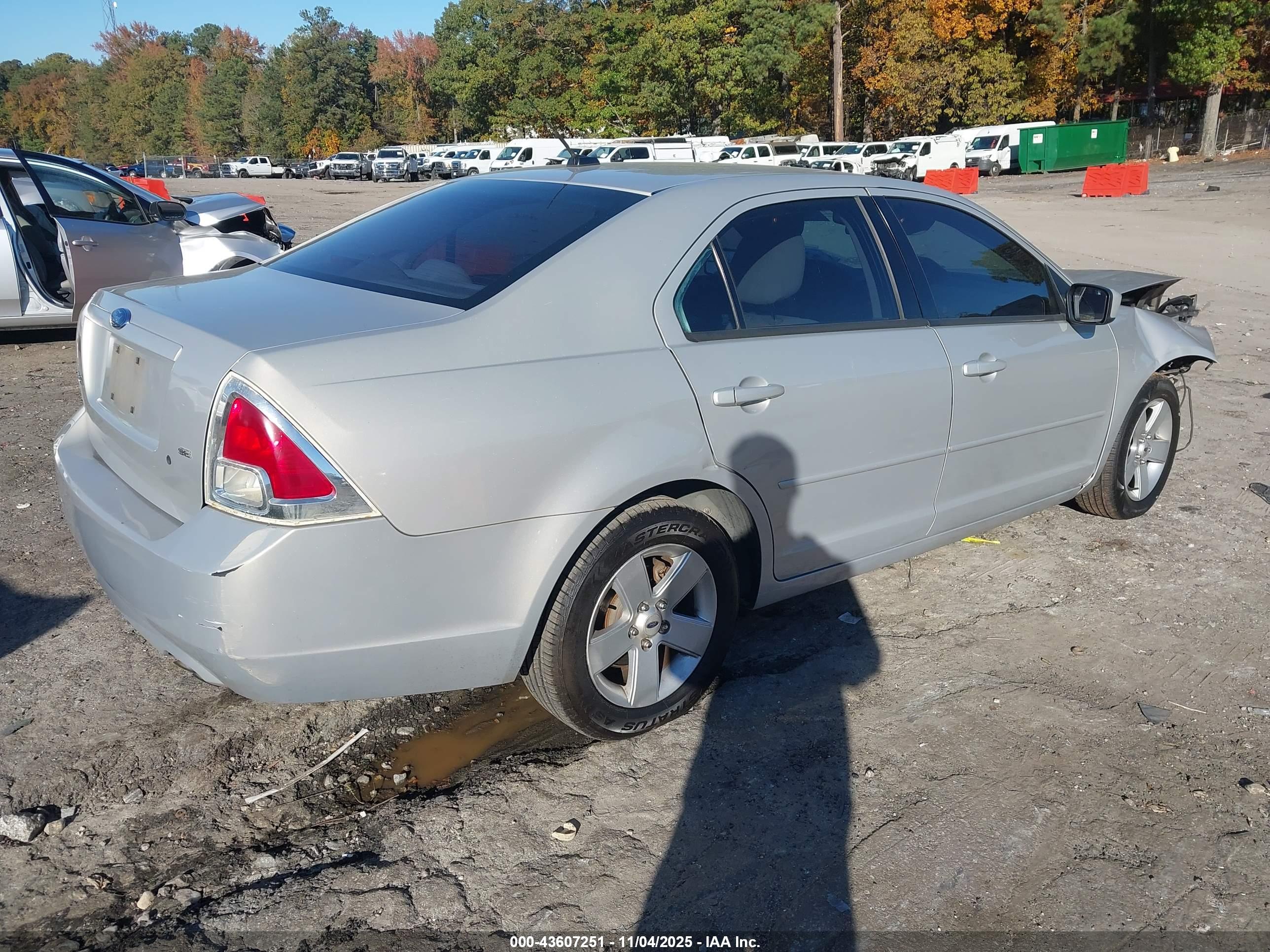 FORD FUSION image 4