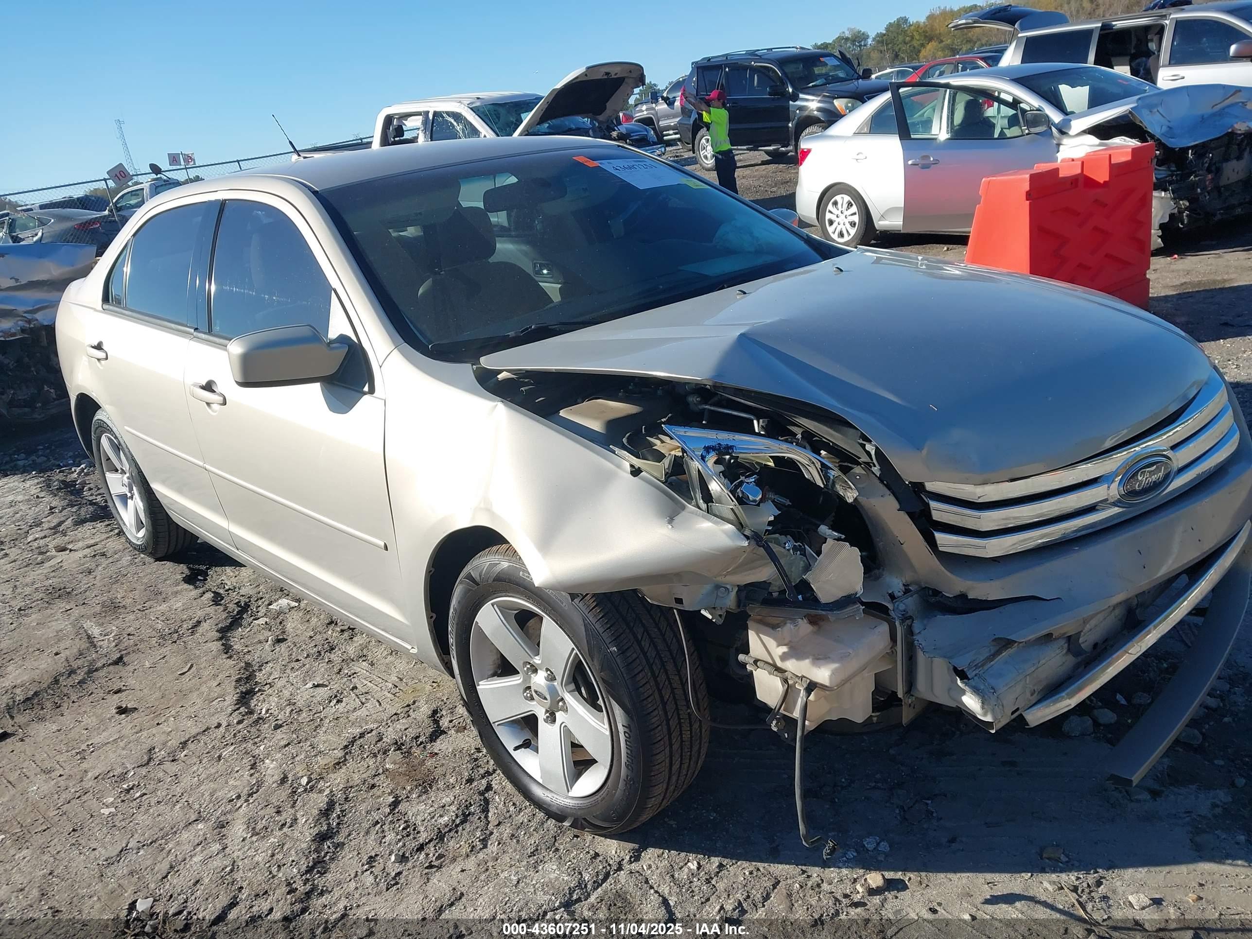 FORD FUSION image 6