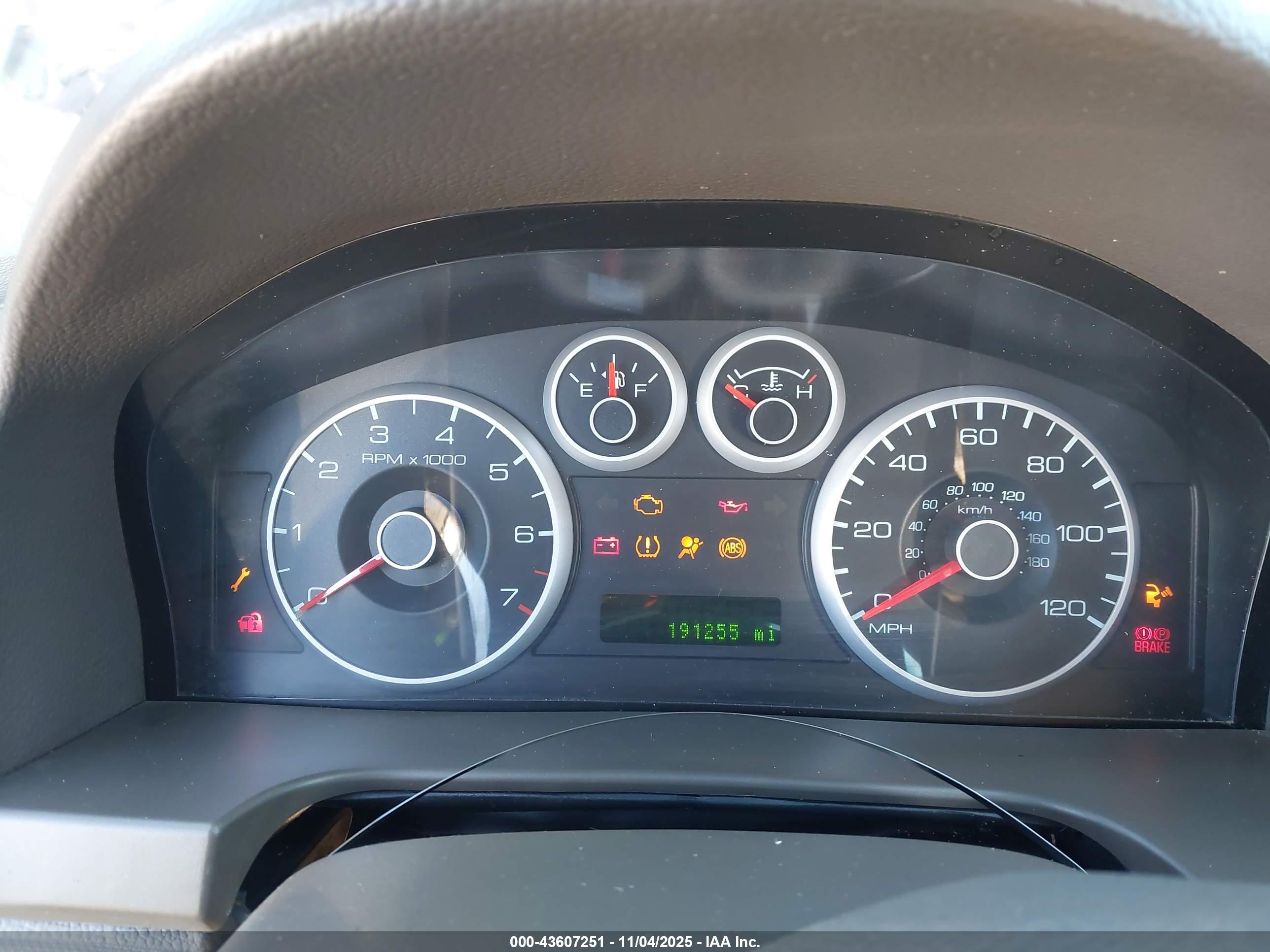 FORD FUSION image 7