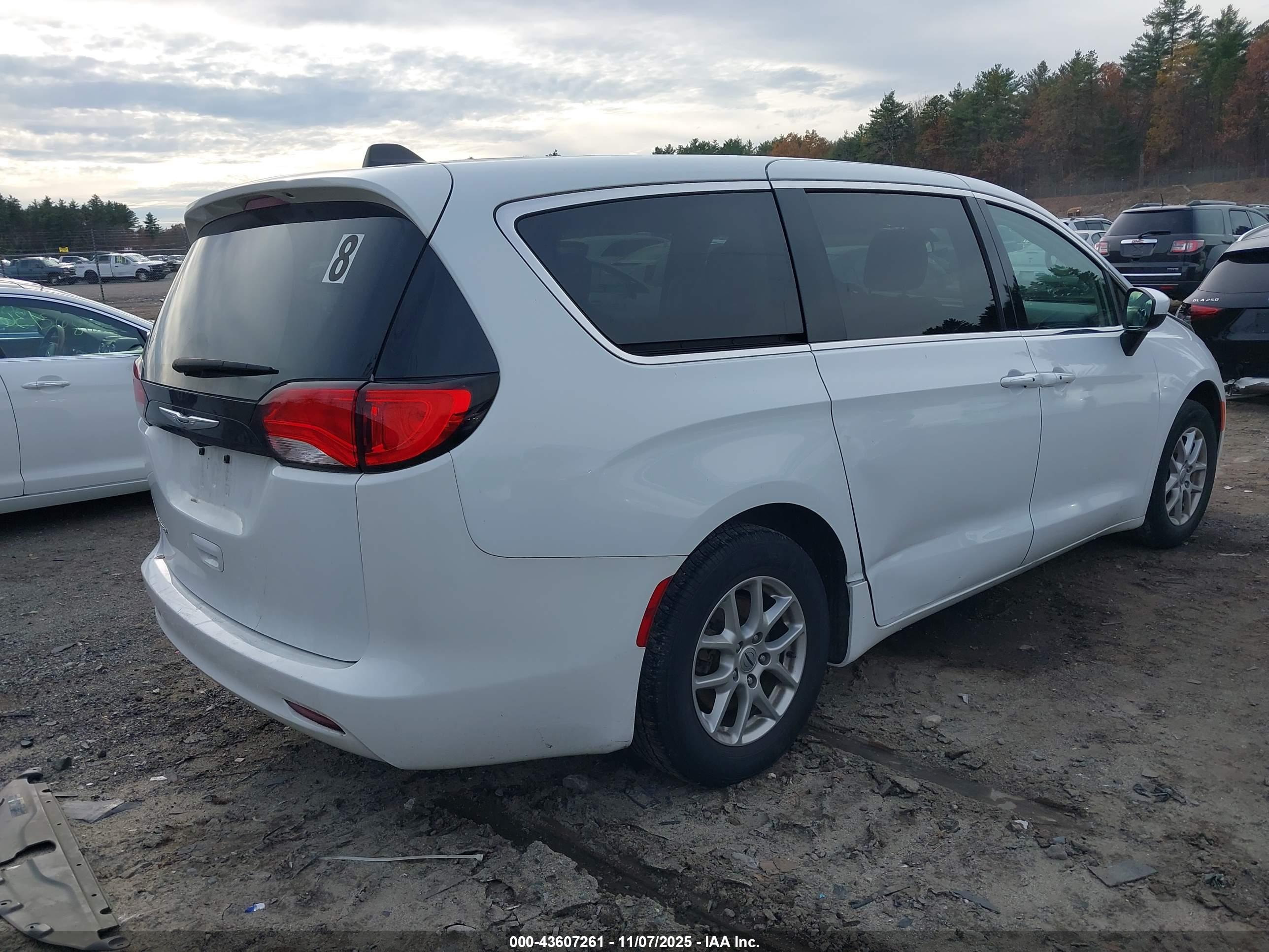 CHRYSLER VOYAGER image 4