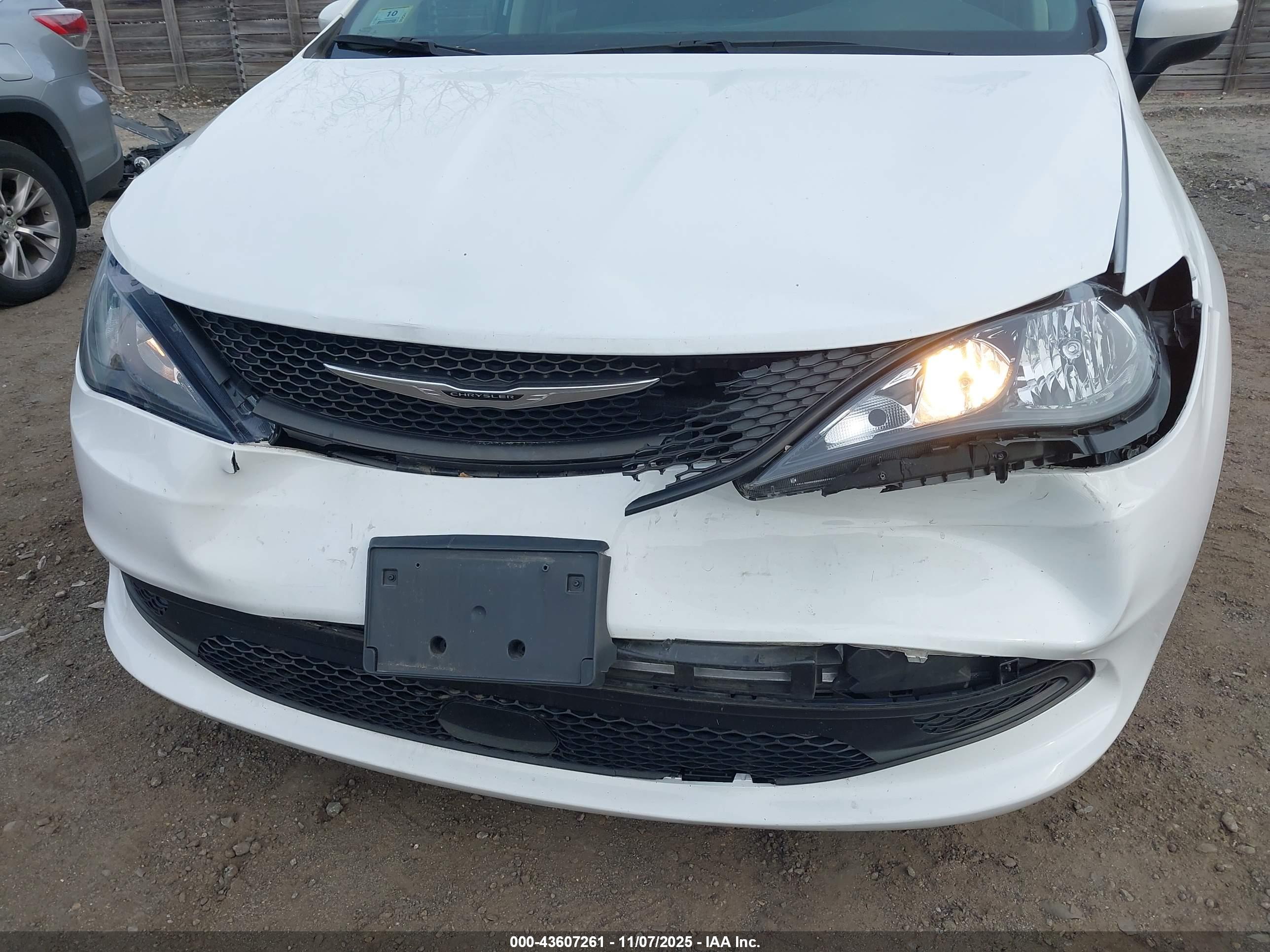 CHRYSLER VOYAGER image 6