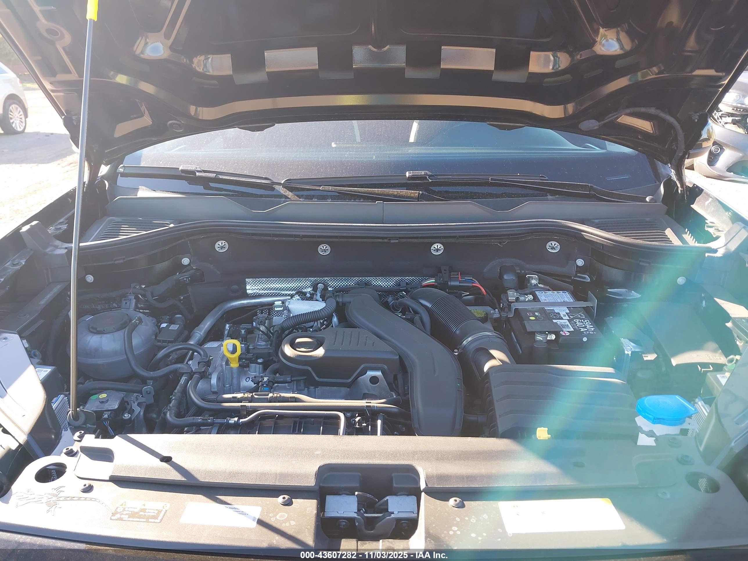 VOLKSWAGEN TAOS image 10