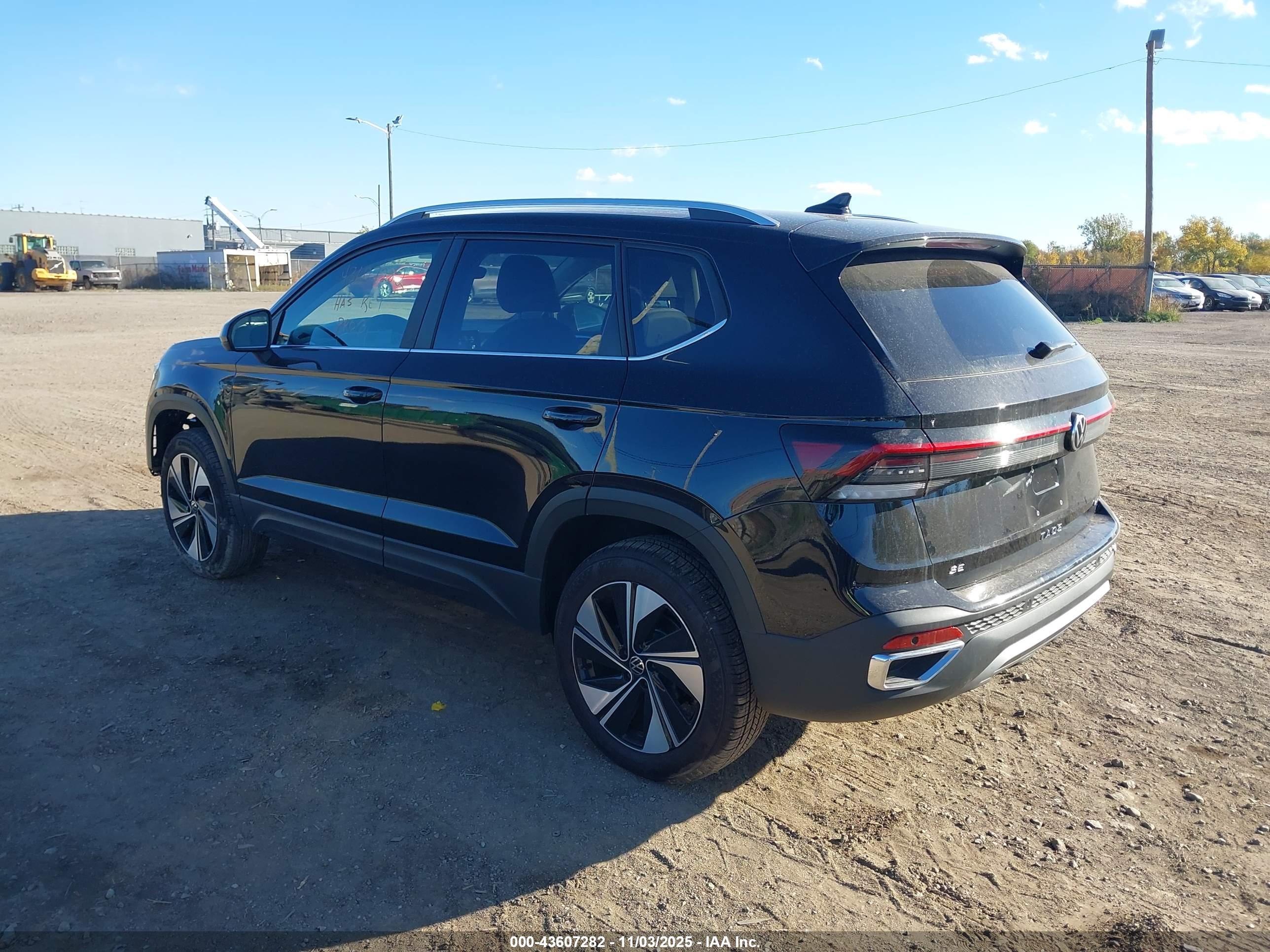 VOLKSWAGEN TAOS image 3