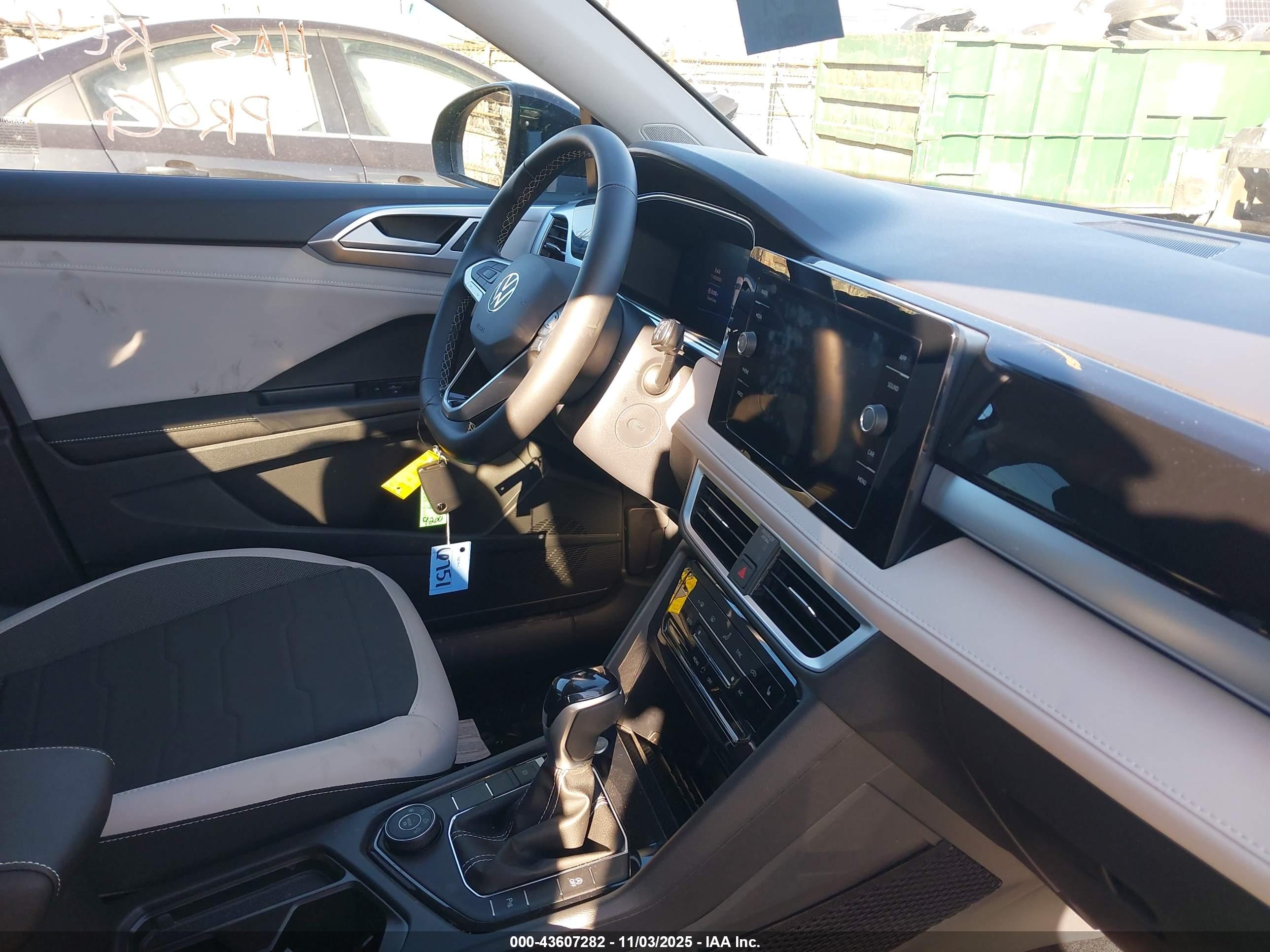 VOLKSWAGEN TAOS image 5