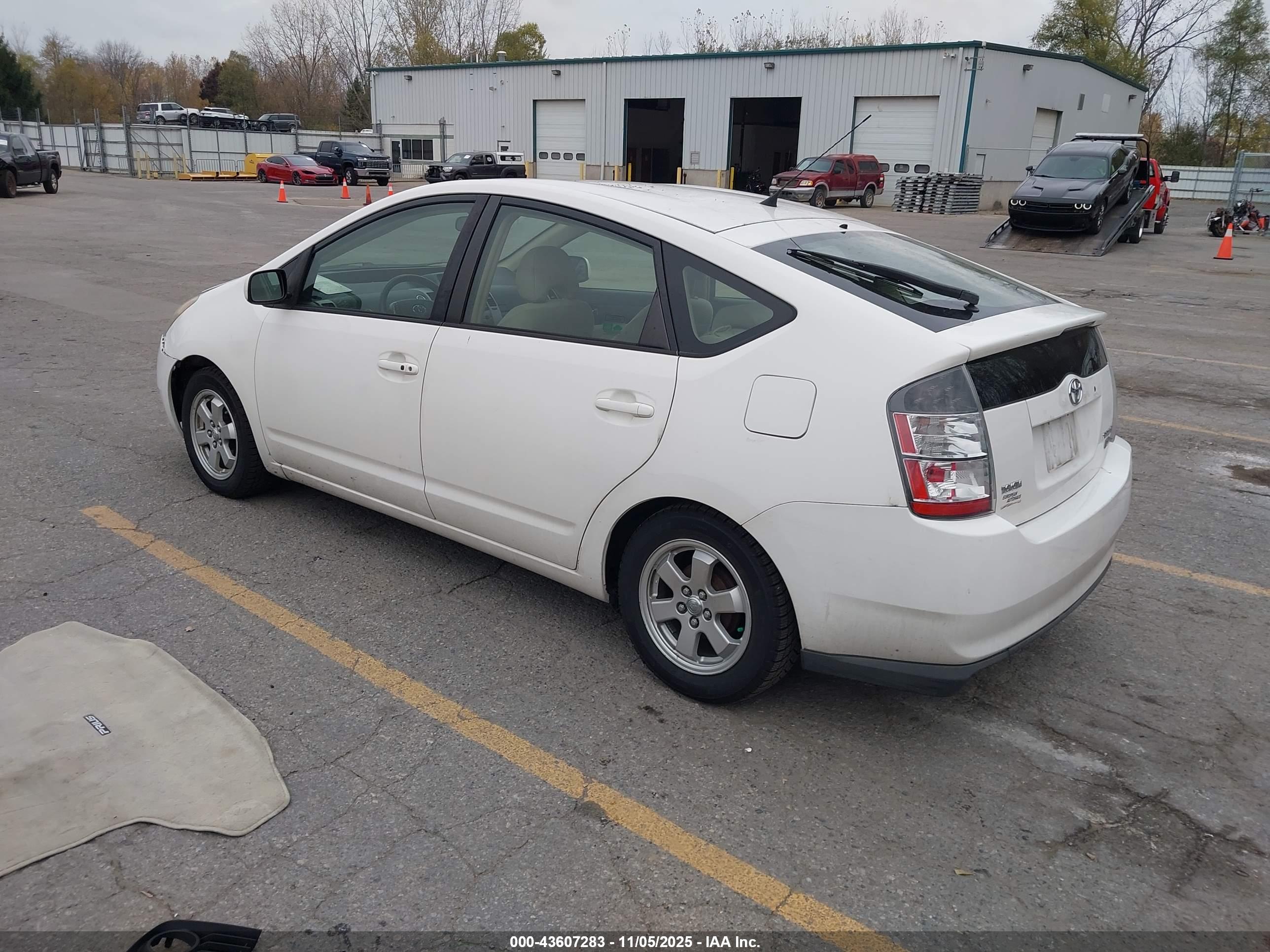 TOYOTA PRIUS image 3