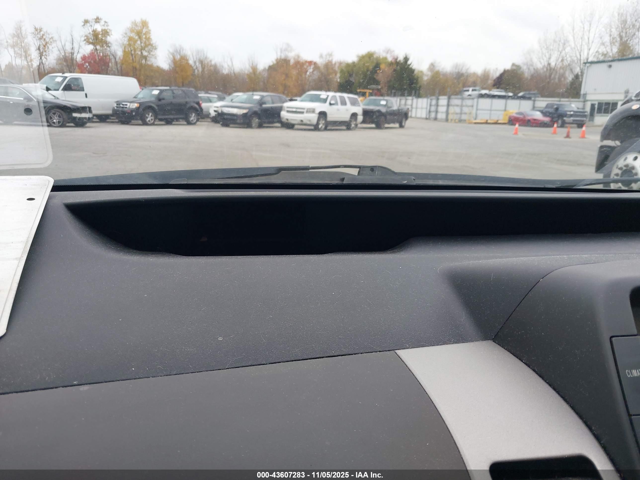 TOYOTA PRIUS image 7