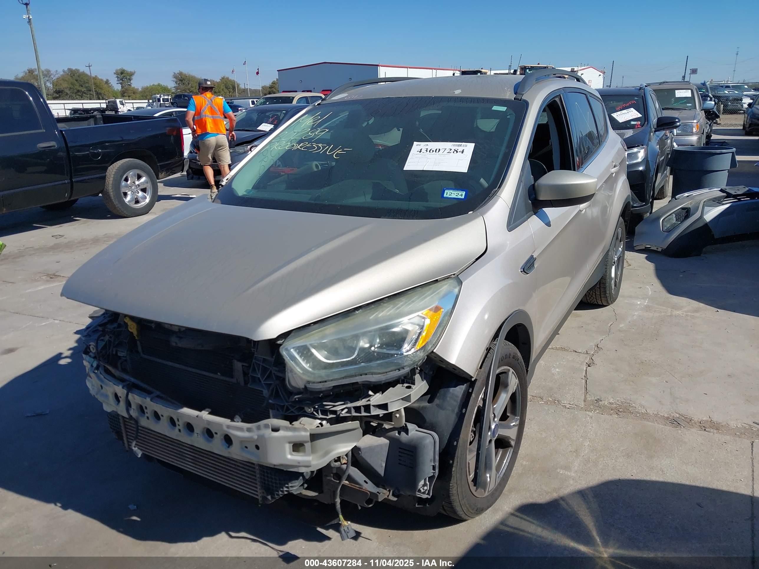 FORD ESCAPE image 2