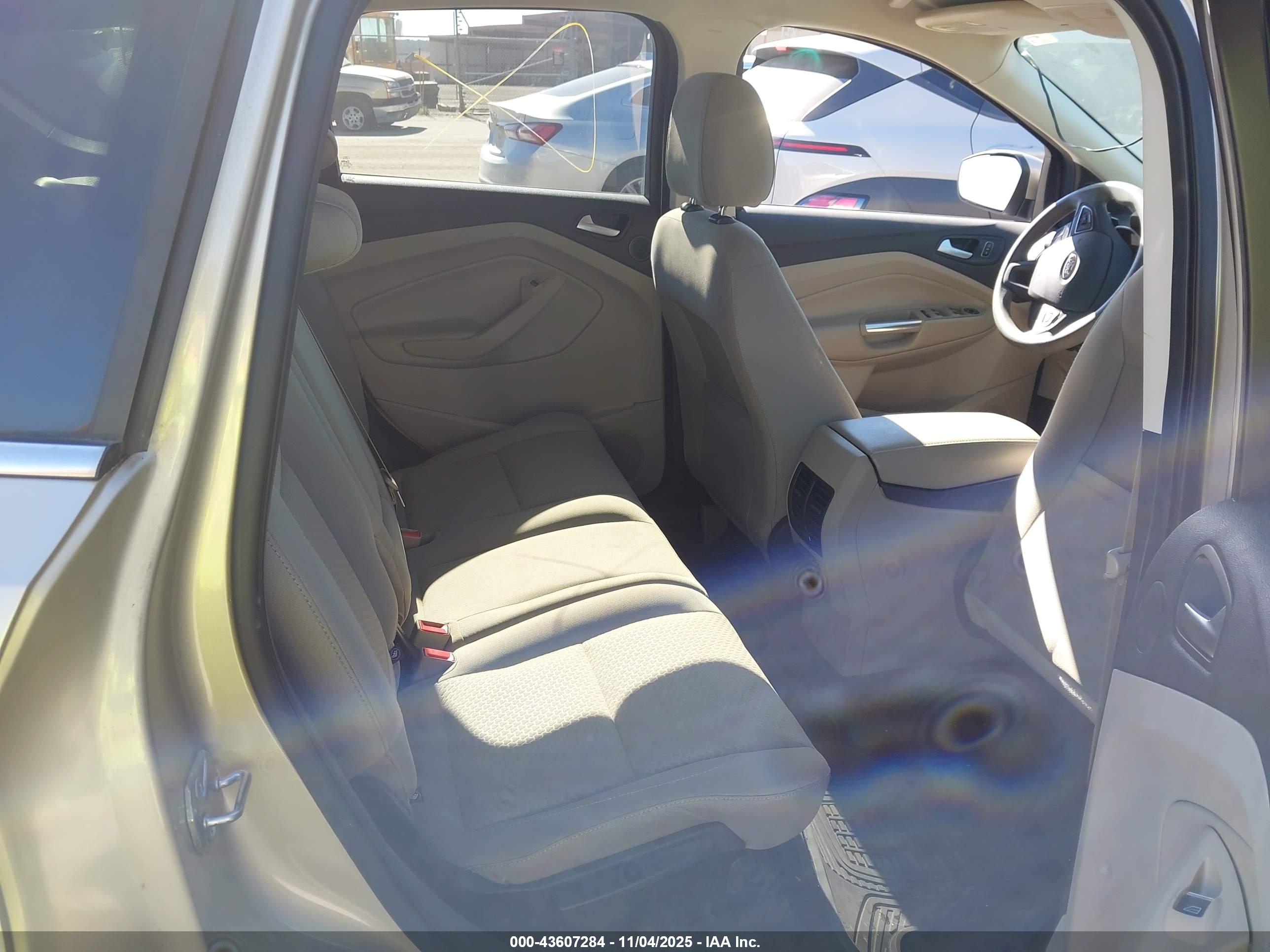 FORD ESCAPE image 8
