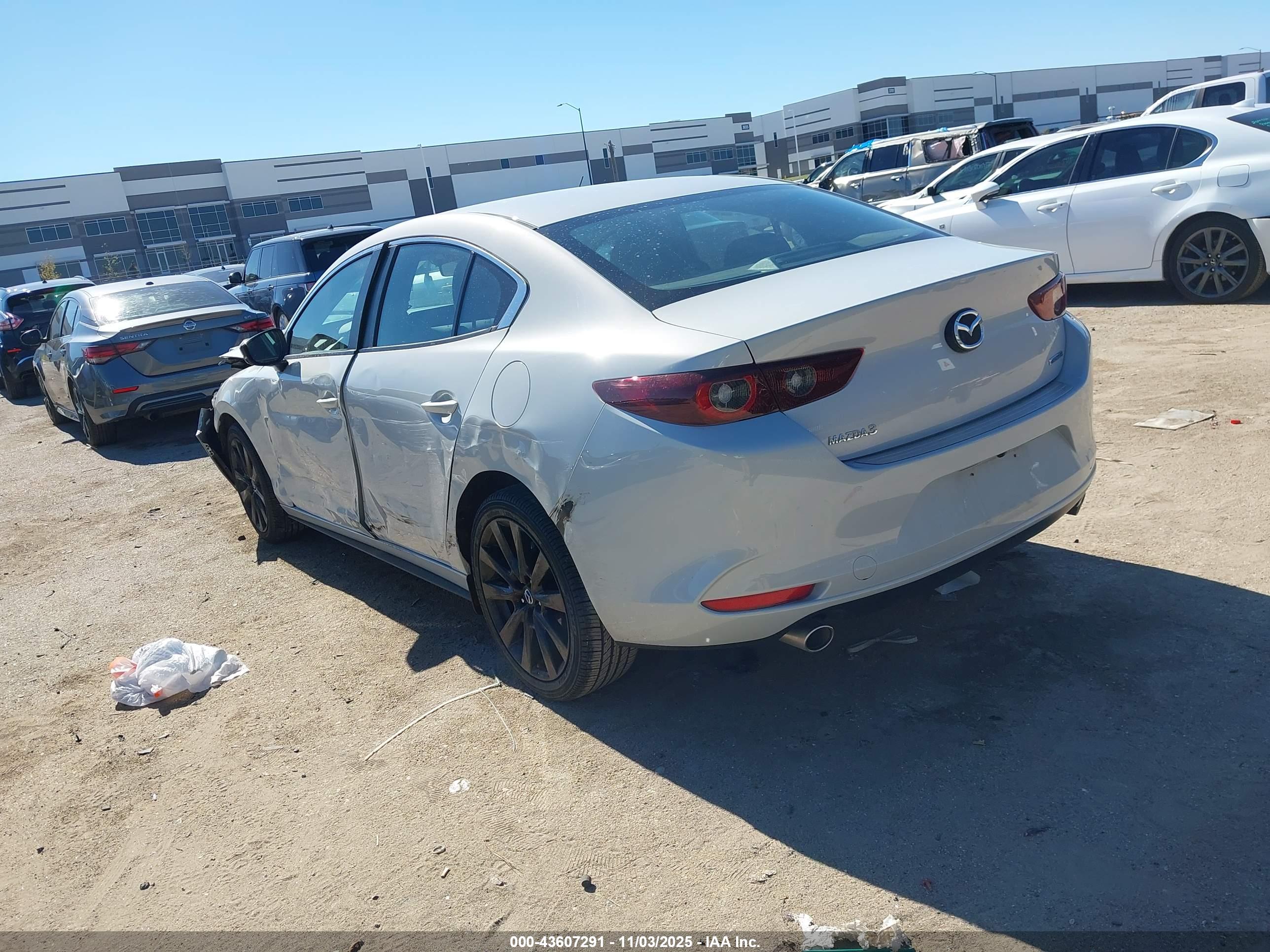 MAZDA MAZDA3 image 3