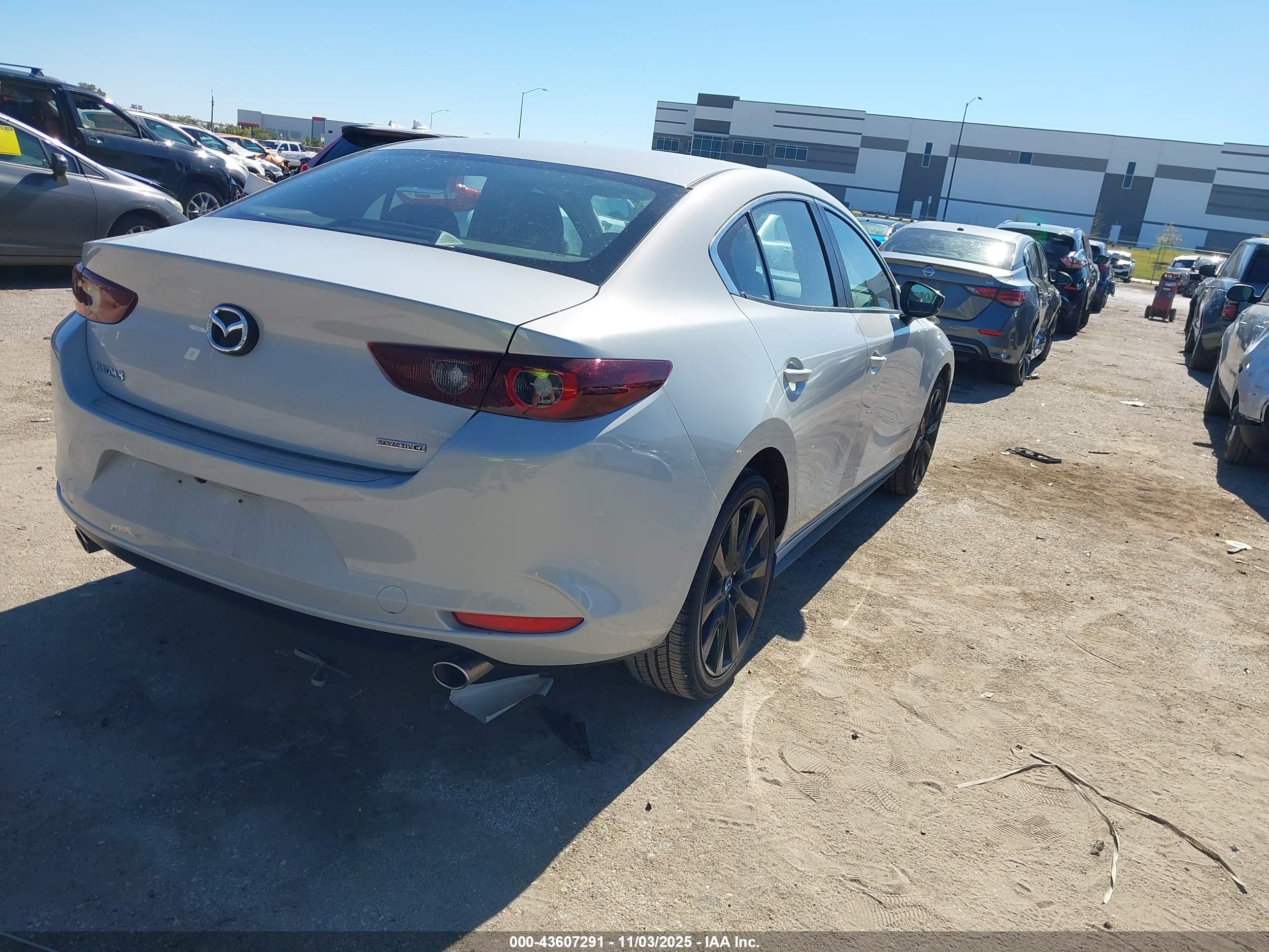 MAZDA MAZDA3 image 4