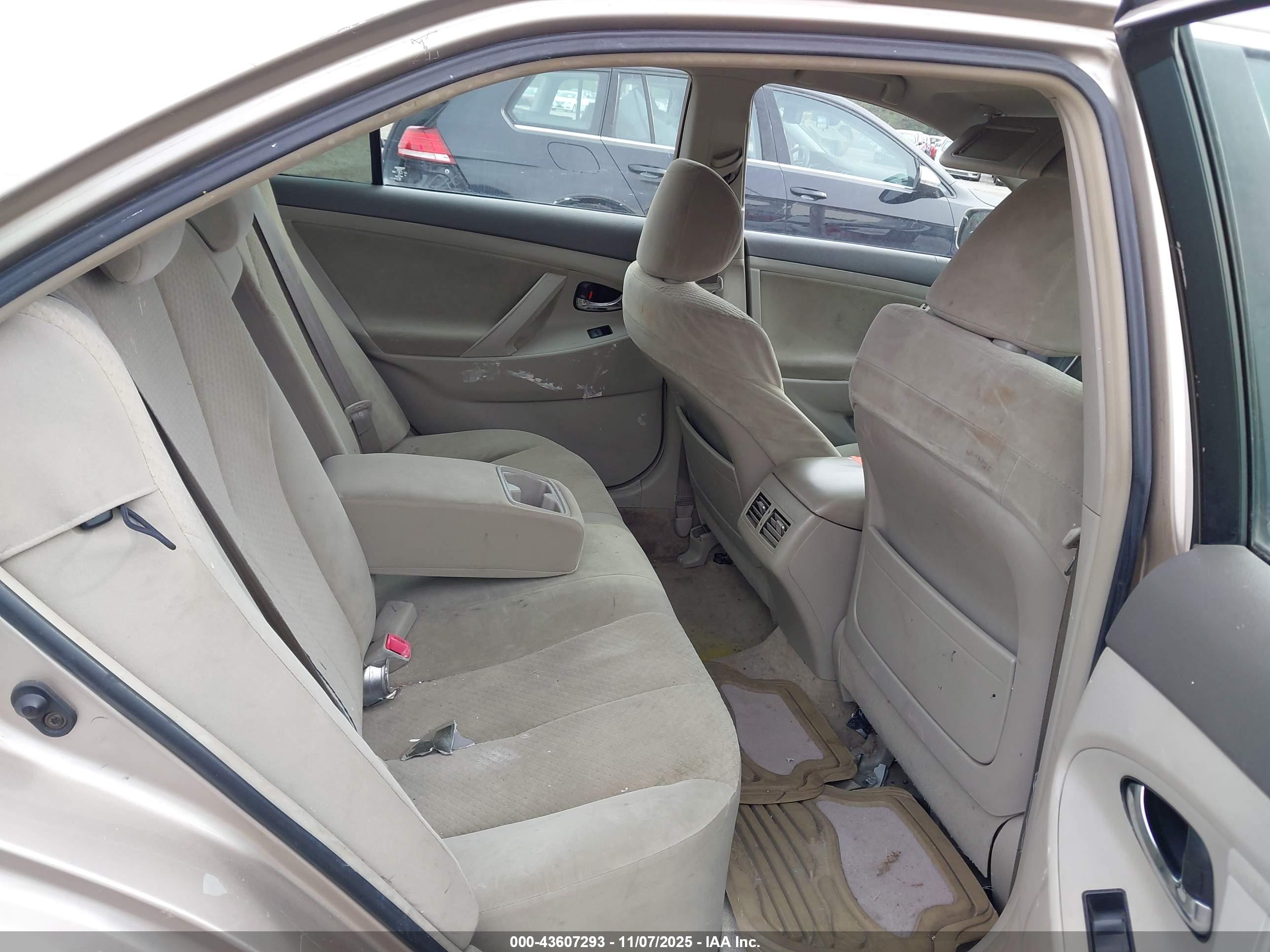 TOYOTA CAMRY image 8
