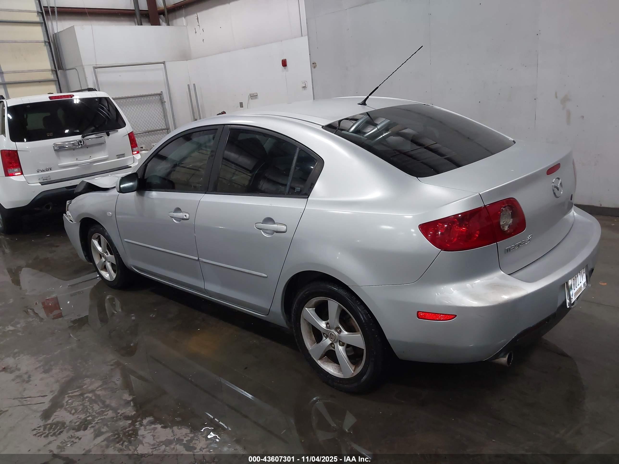 MAZDA MAZDA3 image 3