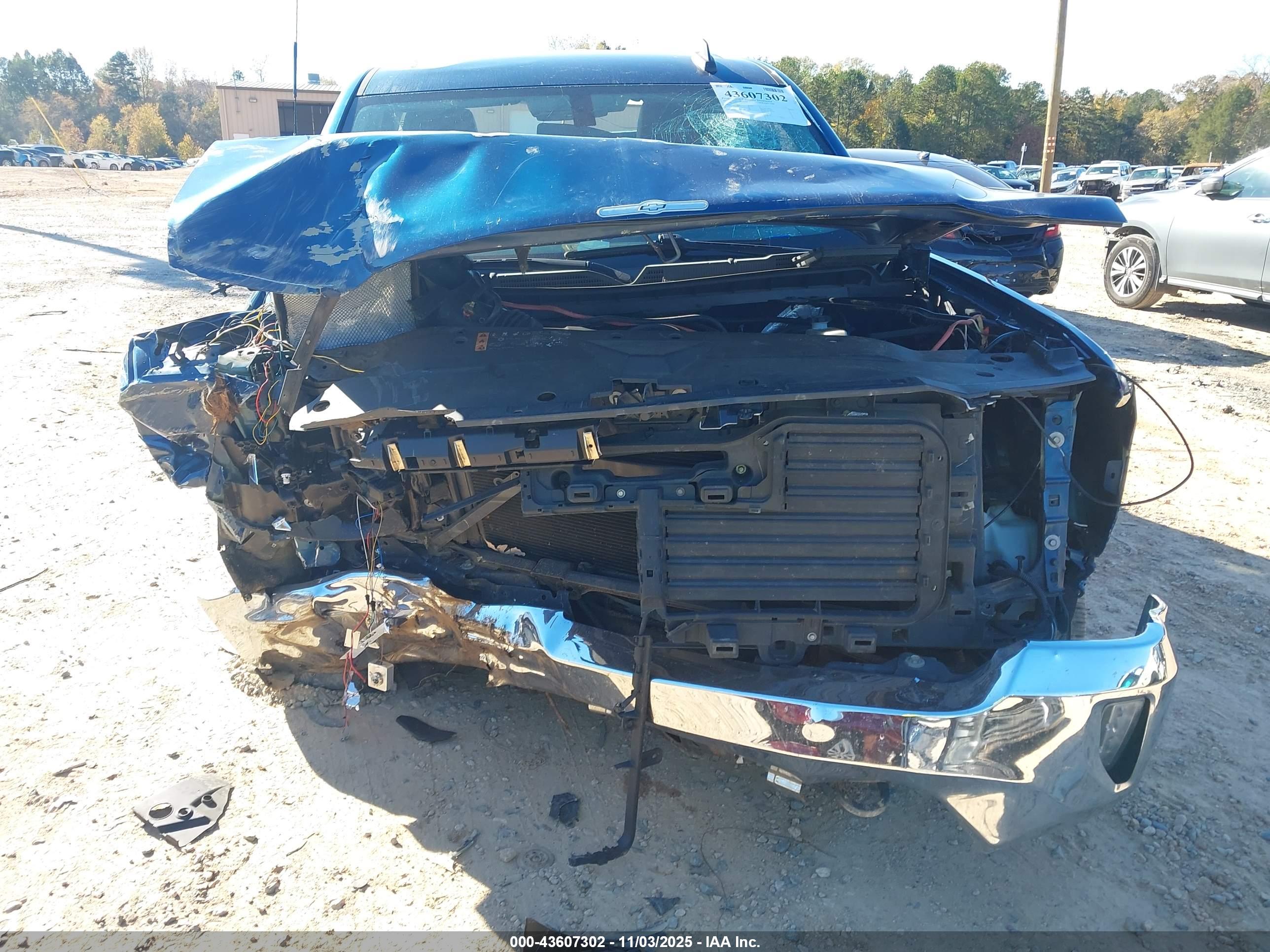 CHEVROLET SILVERADO image 6