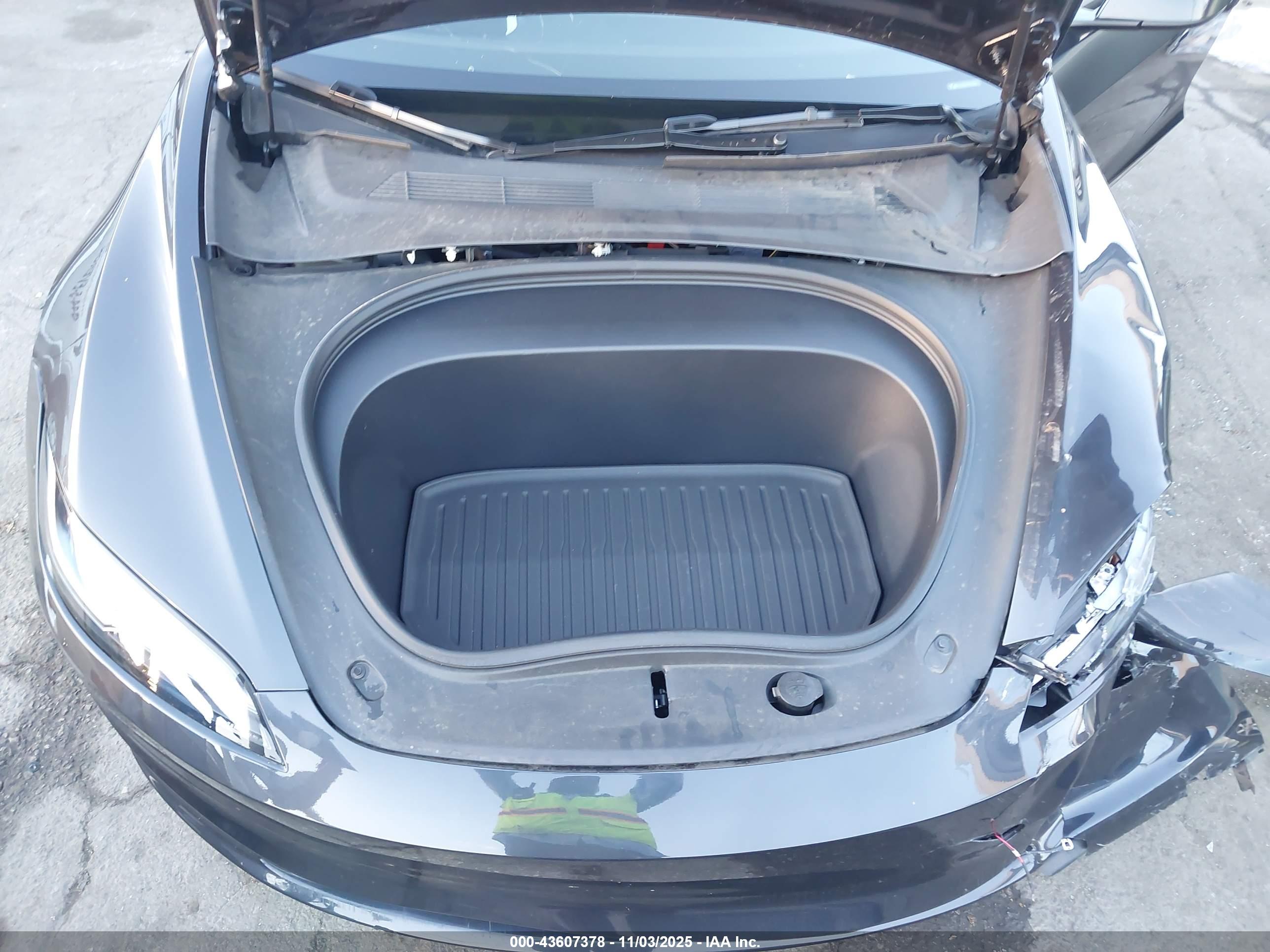 TESLA MODEL image 10
