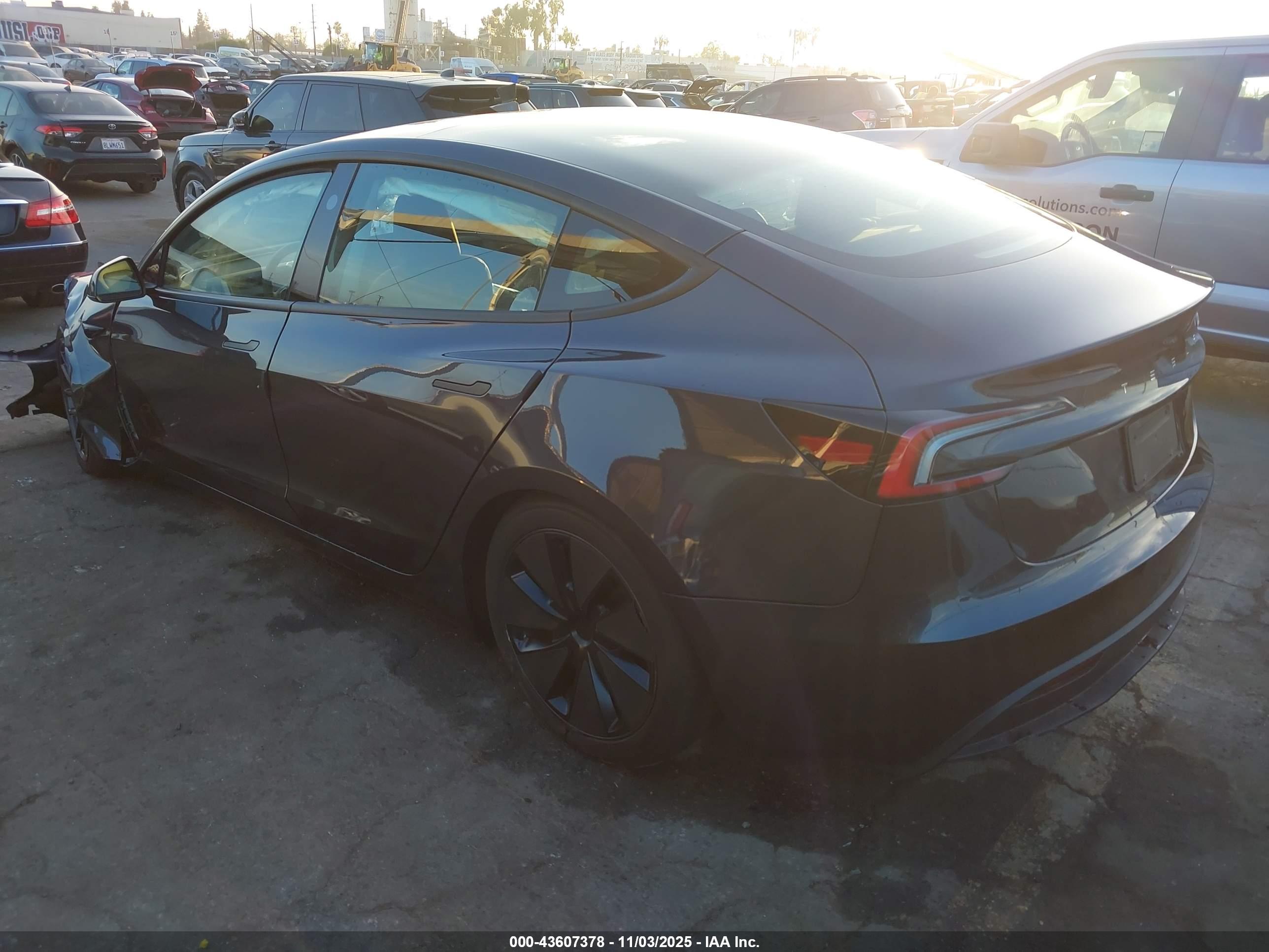TESLA MODEL image 3