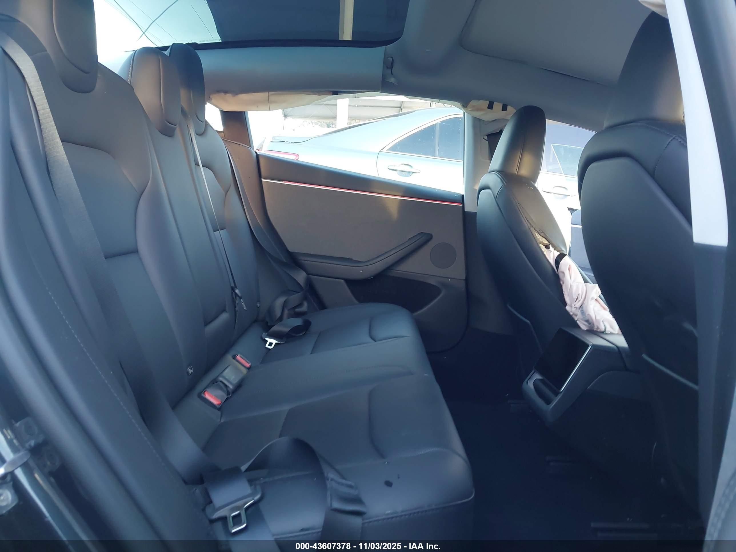TESLA MODEL image 8