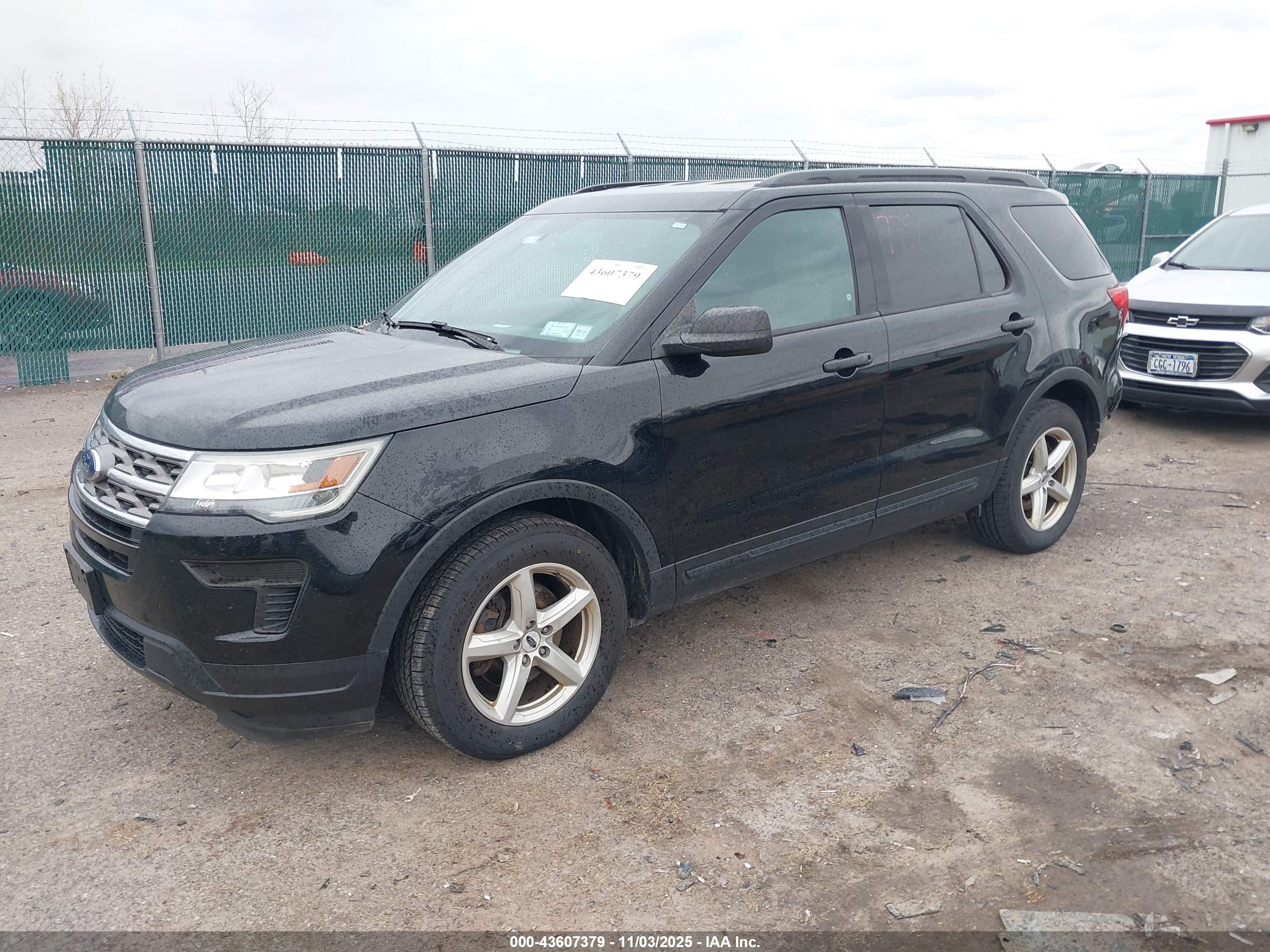 FORD EXPLORER image 2