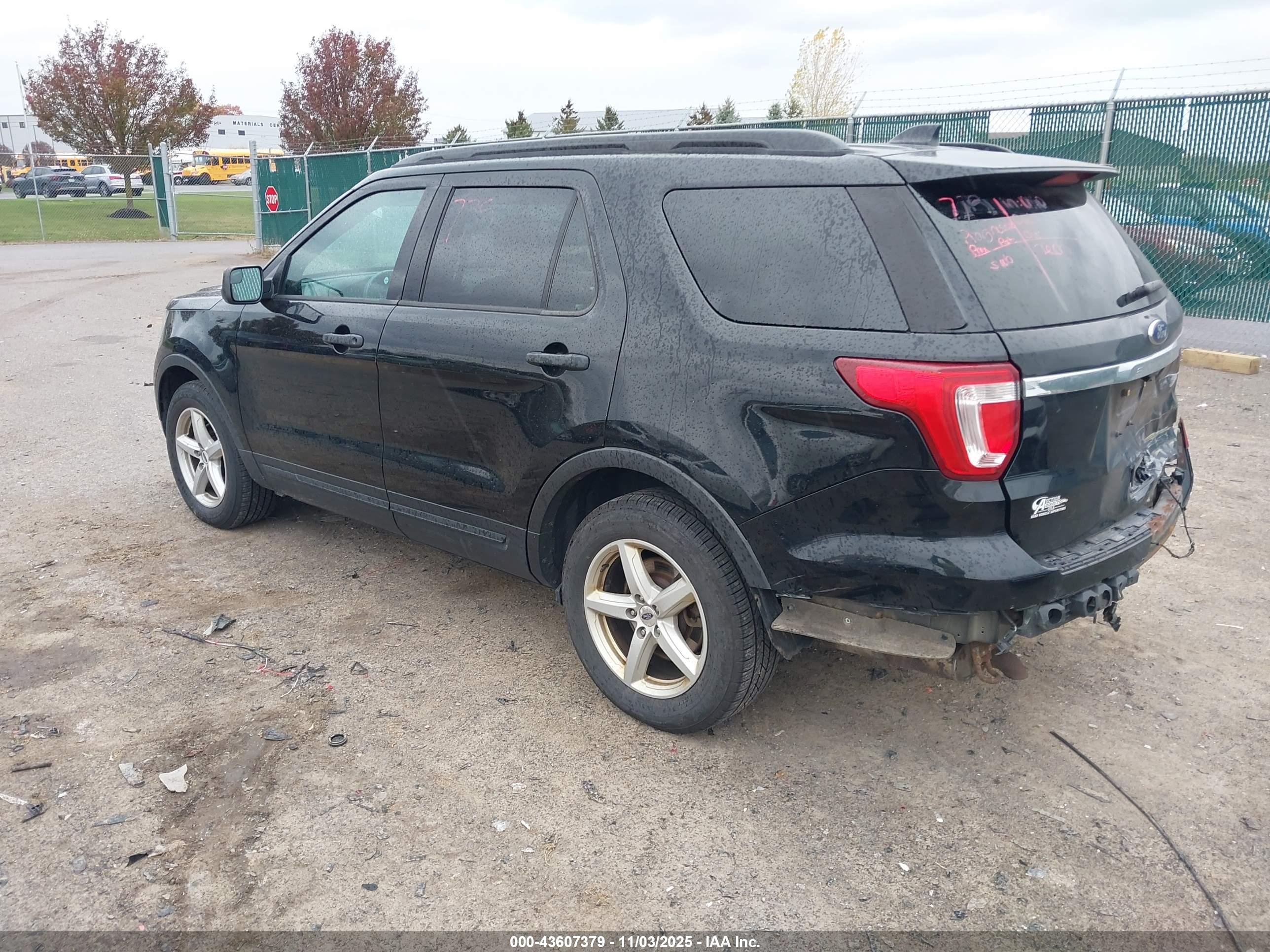 FORD EXPLORER image 3