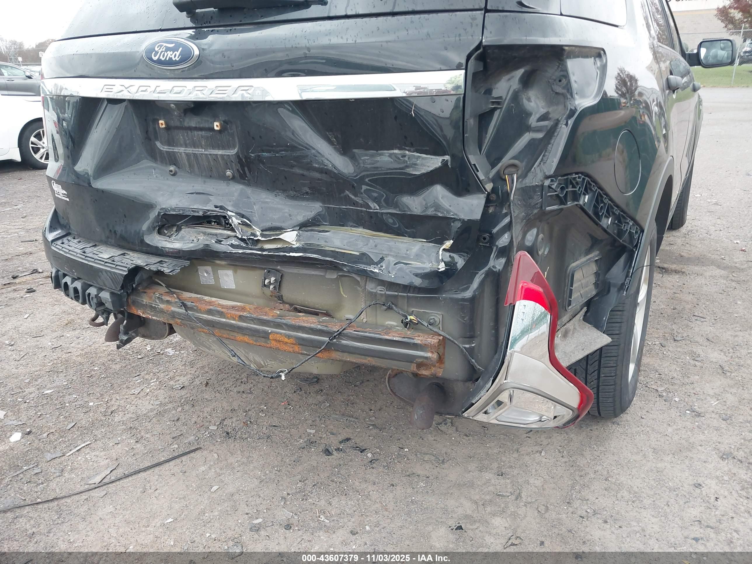 FORD EXPLORER image 6