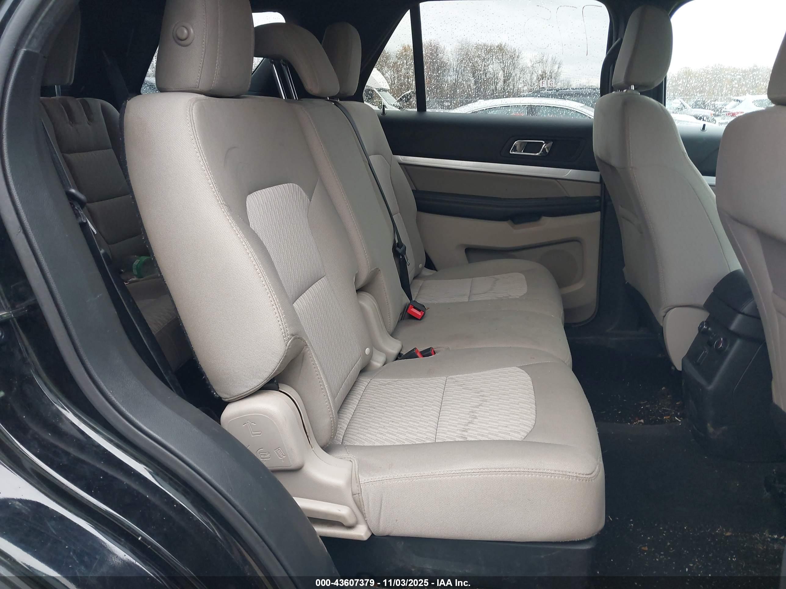 FORD EXPLORER image 8