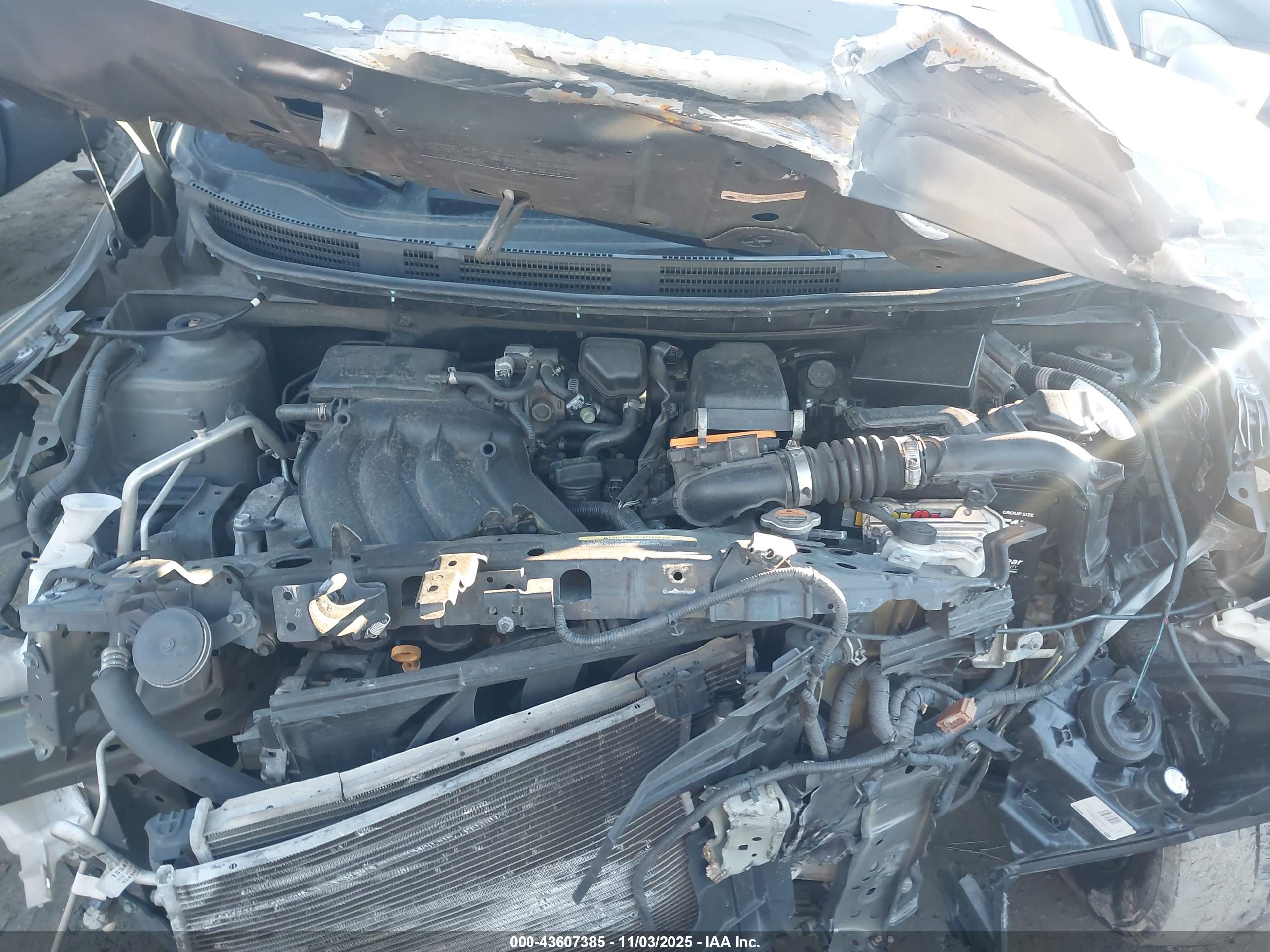 NISSAN VERSA image 10