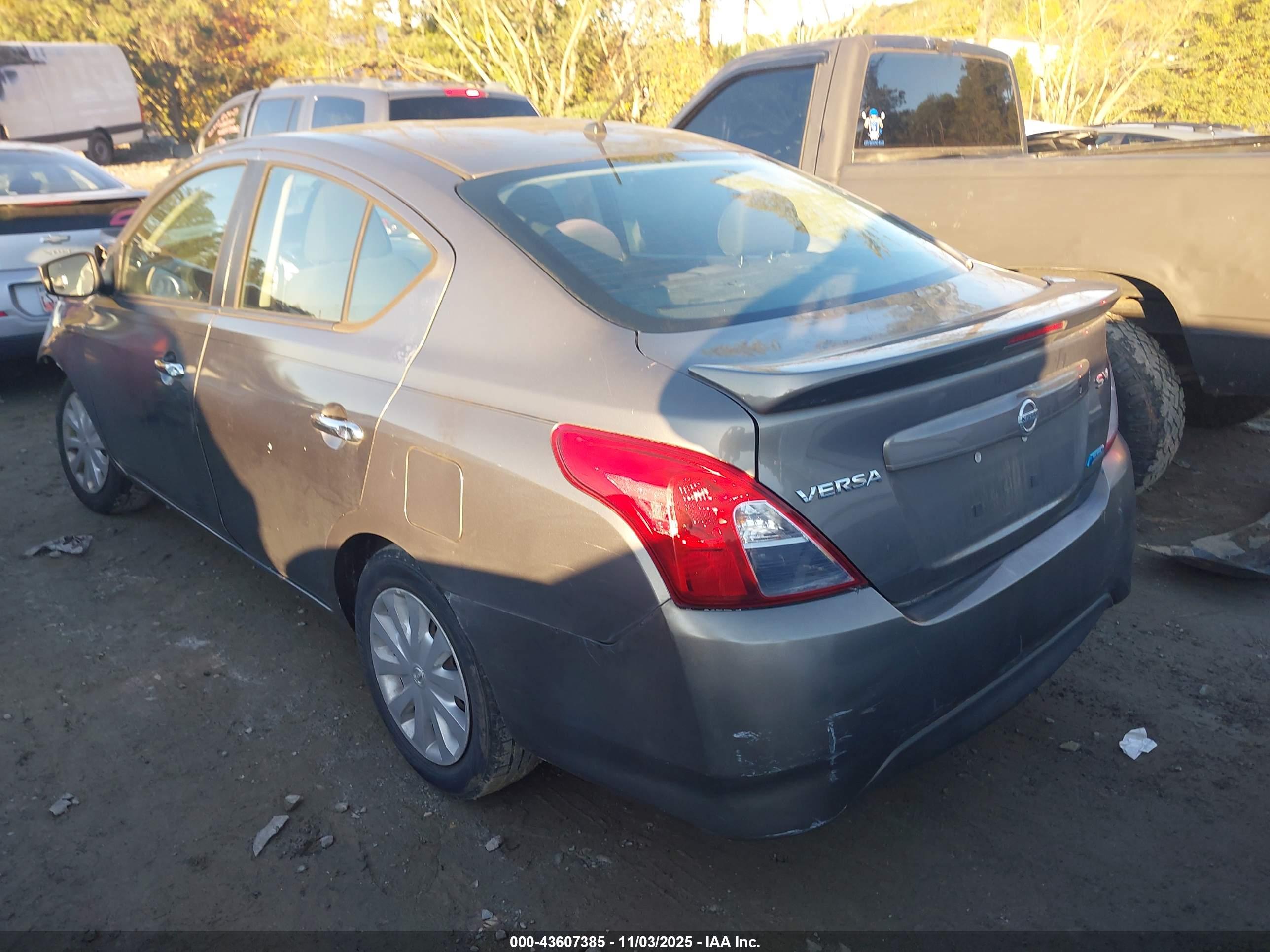 NISSAN VERSA image 3