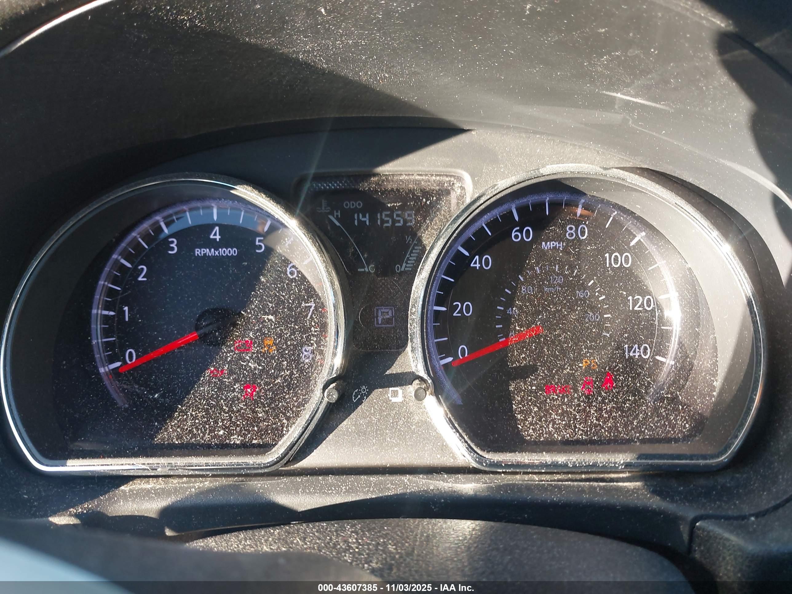 NISSAN VERSA image 7