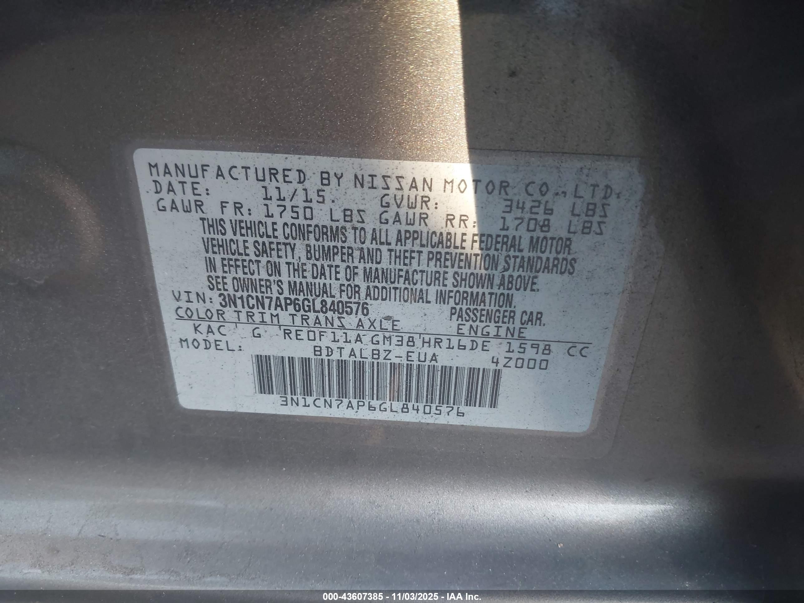 NISSAN VERSA image 9