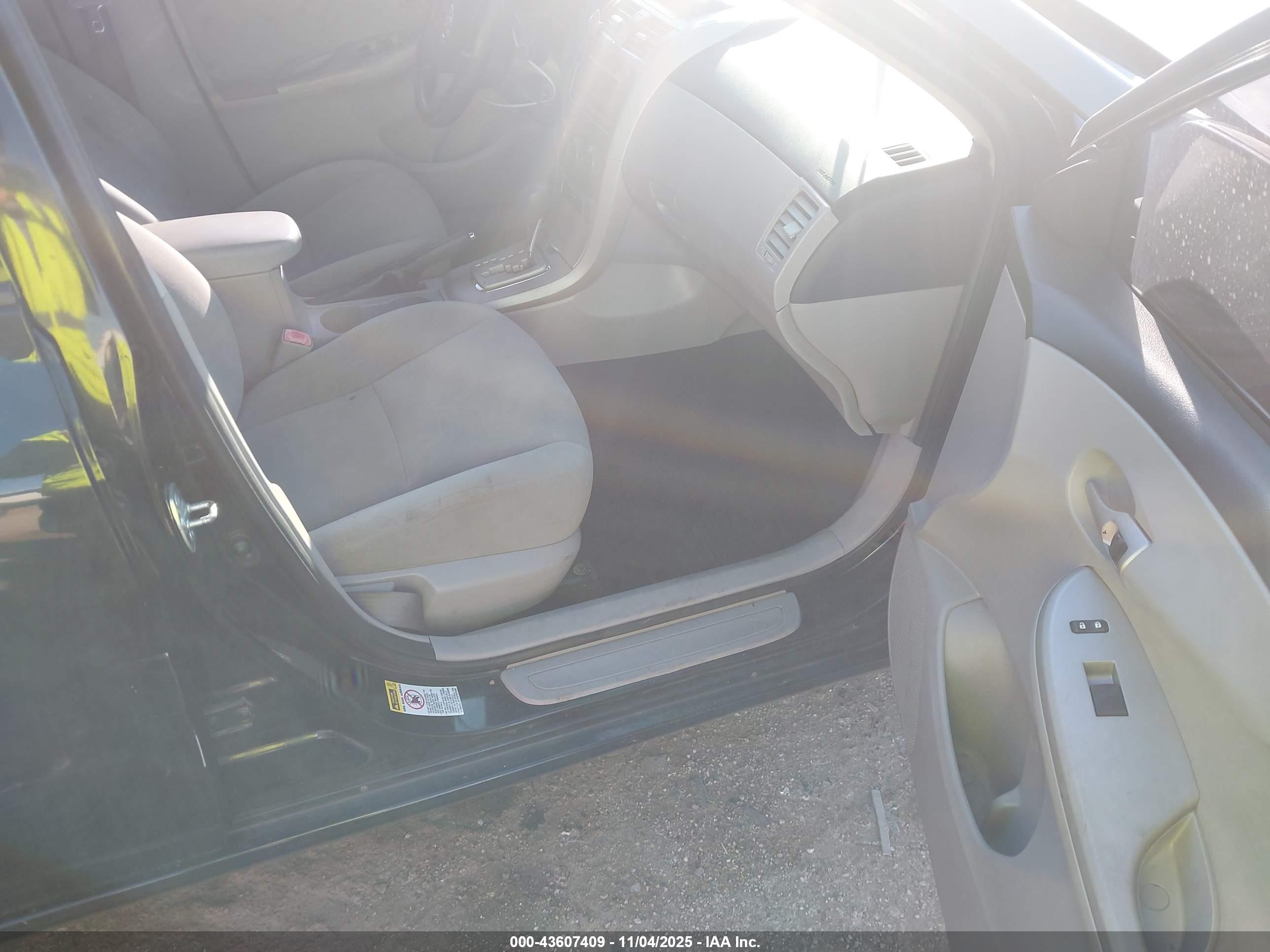 TOYOTA COROLLA image 5