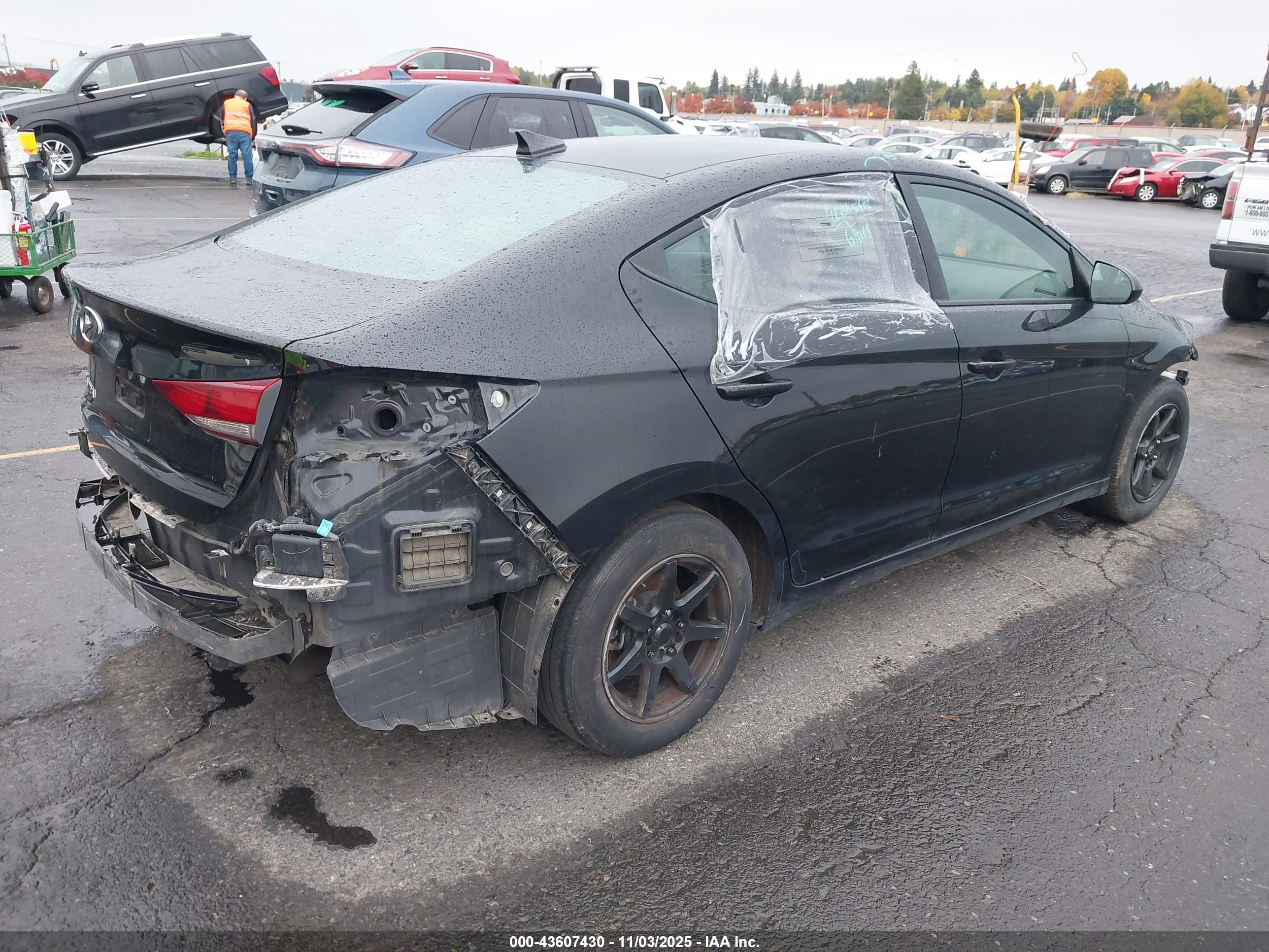HYUNDAI ELANTRA image 4