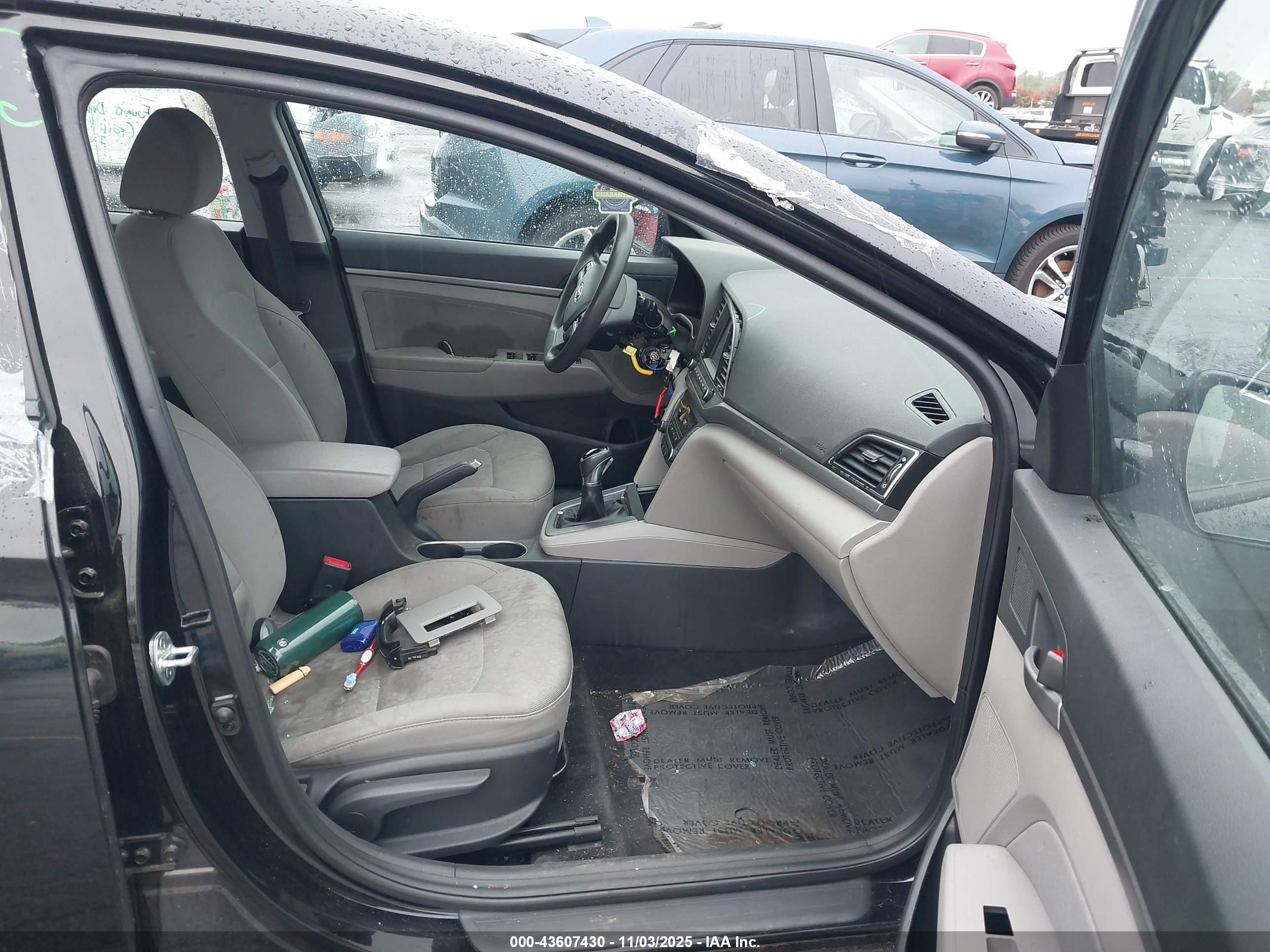 HYUNDAI ELANTRA image 5