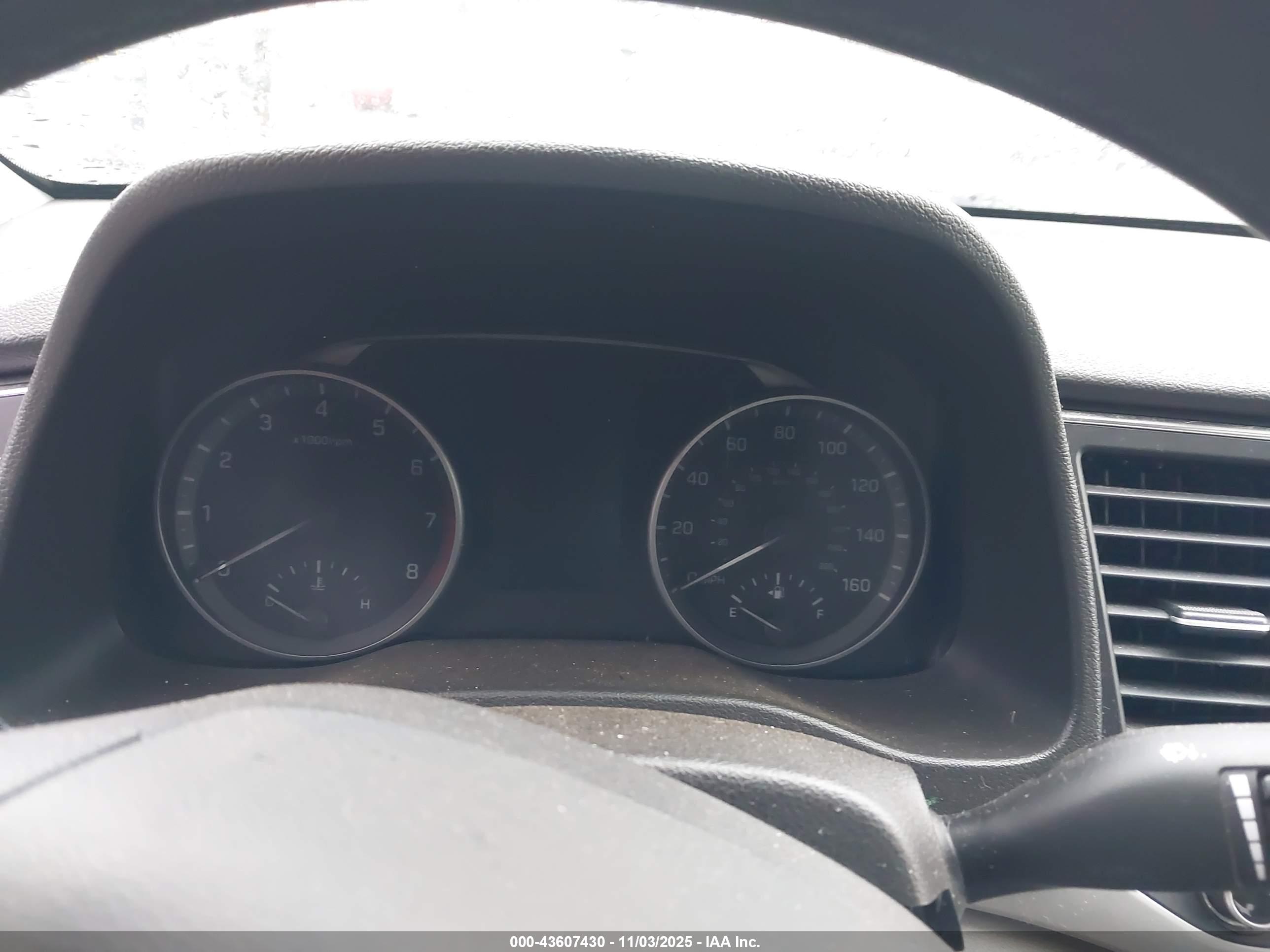 HYUNDAI ELANTRA image 7